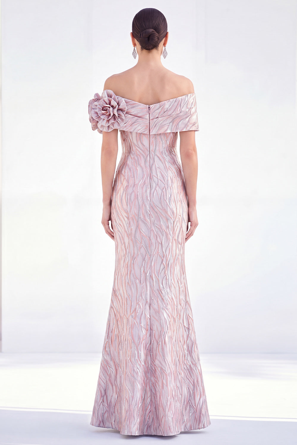 Robe de soirée sirène longue dorée à épaules dénudées avec ruchés et fleurs 3D pour la mère de la mariée