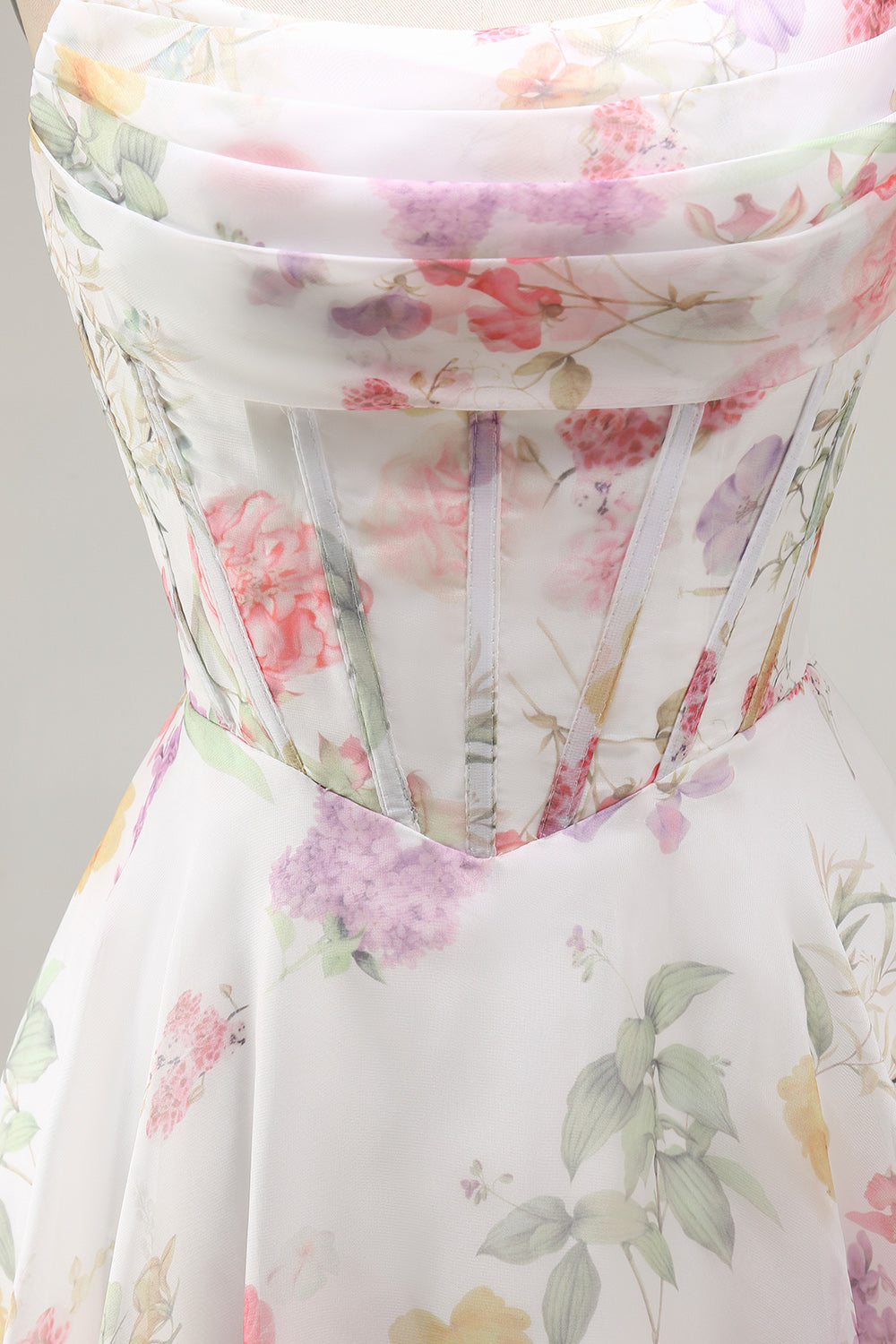 Robe de bal bustier coupe trapèze ivoire en mousseline de soie à fleurs avec corset froncé