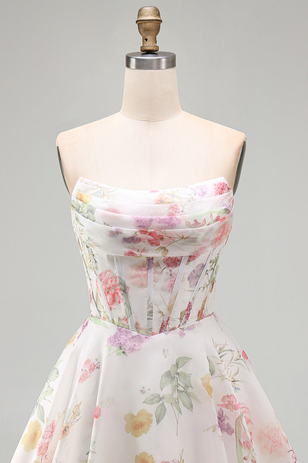 Robe de bal bustier coupe trapèze ivoire en mousseline de soie à fleurs avec corset froncé