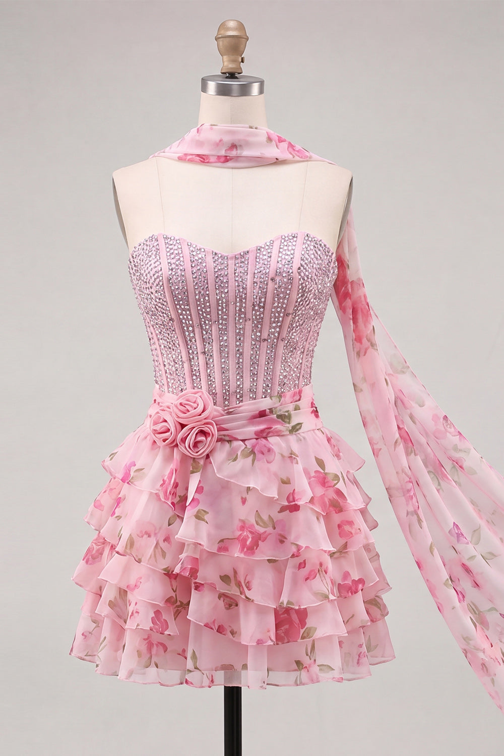Robe de bal courte trapèze rose bustier cœur étagée florale perlée avec écharpe de cou