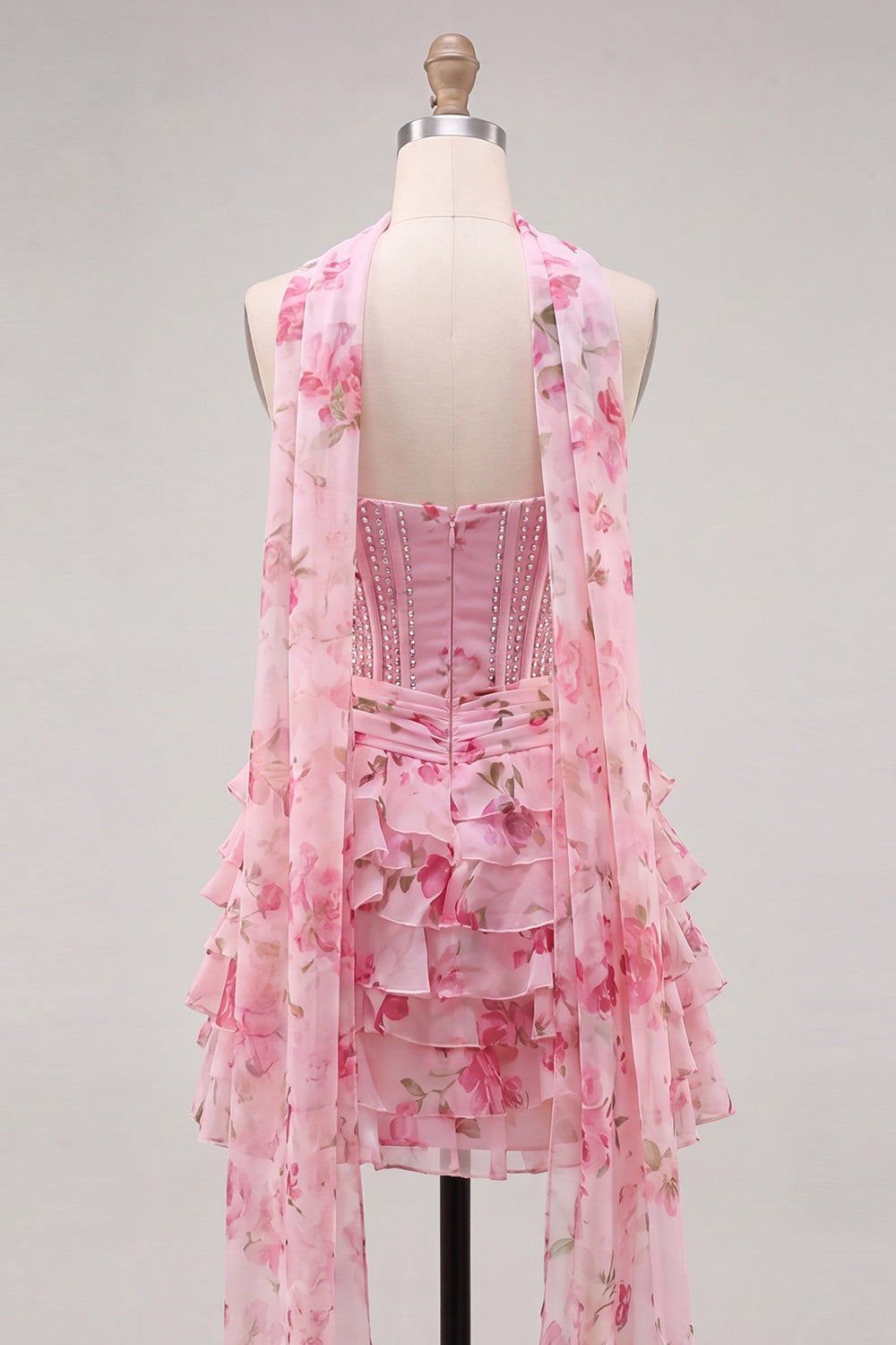 Robe de bal courte trapèze rose bustier cœur étagée florale perlée avec écharpe de cou