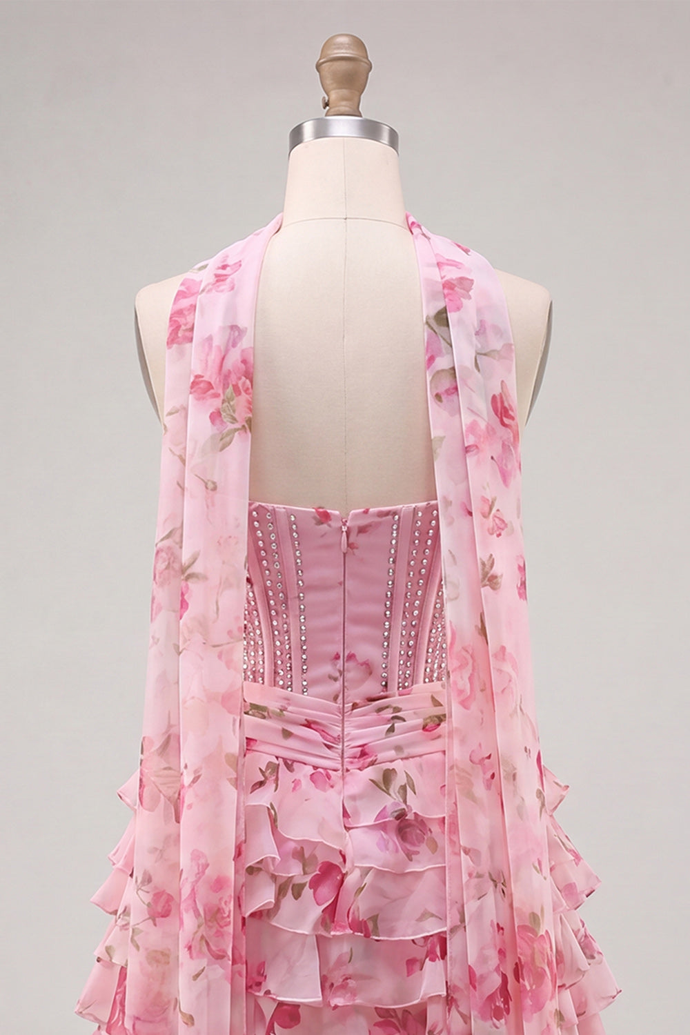 Robe de bal courte trapèze rose bustier cœur étagée florale perlée avec écharpe de cou