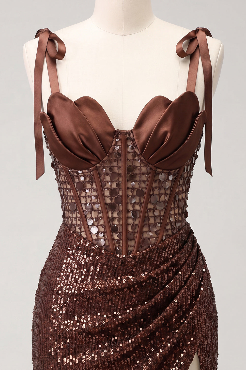 Robe de bal dos nu à corset transparente scintillante avec sequins, lacets, nœuds, bretelles et fente