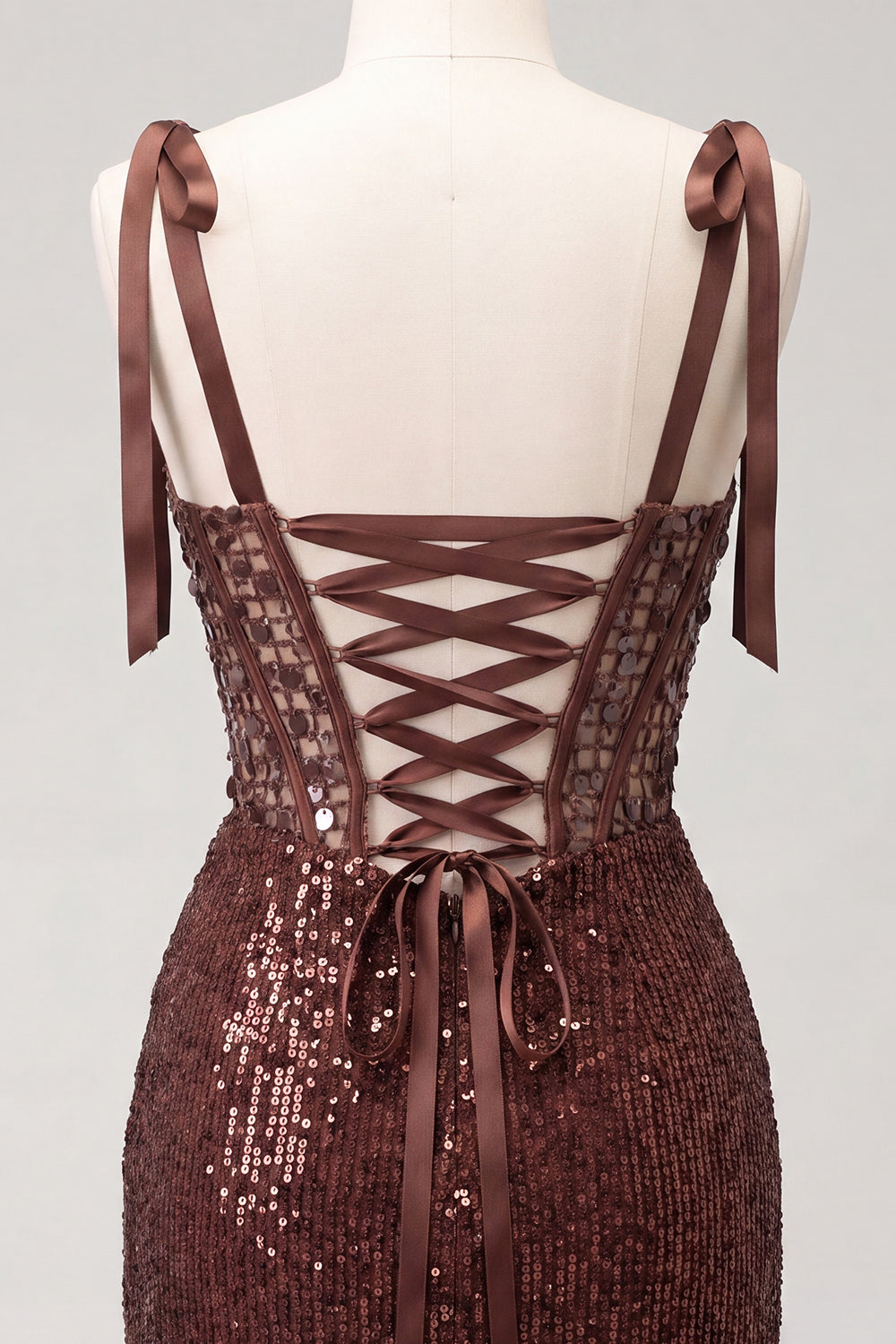 Robe de bal dos nu à corset transparente scintillante avec sequins, lacets, nœuds, bretelles et fente