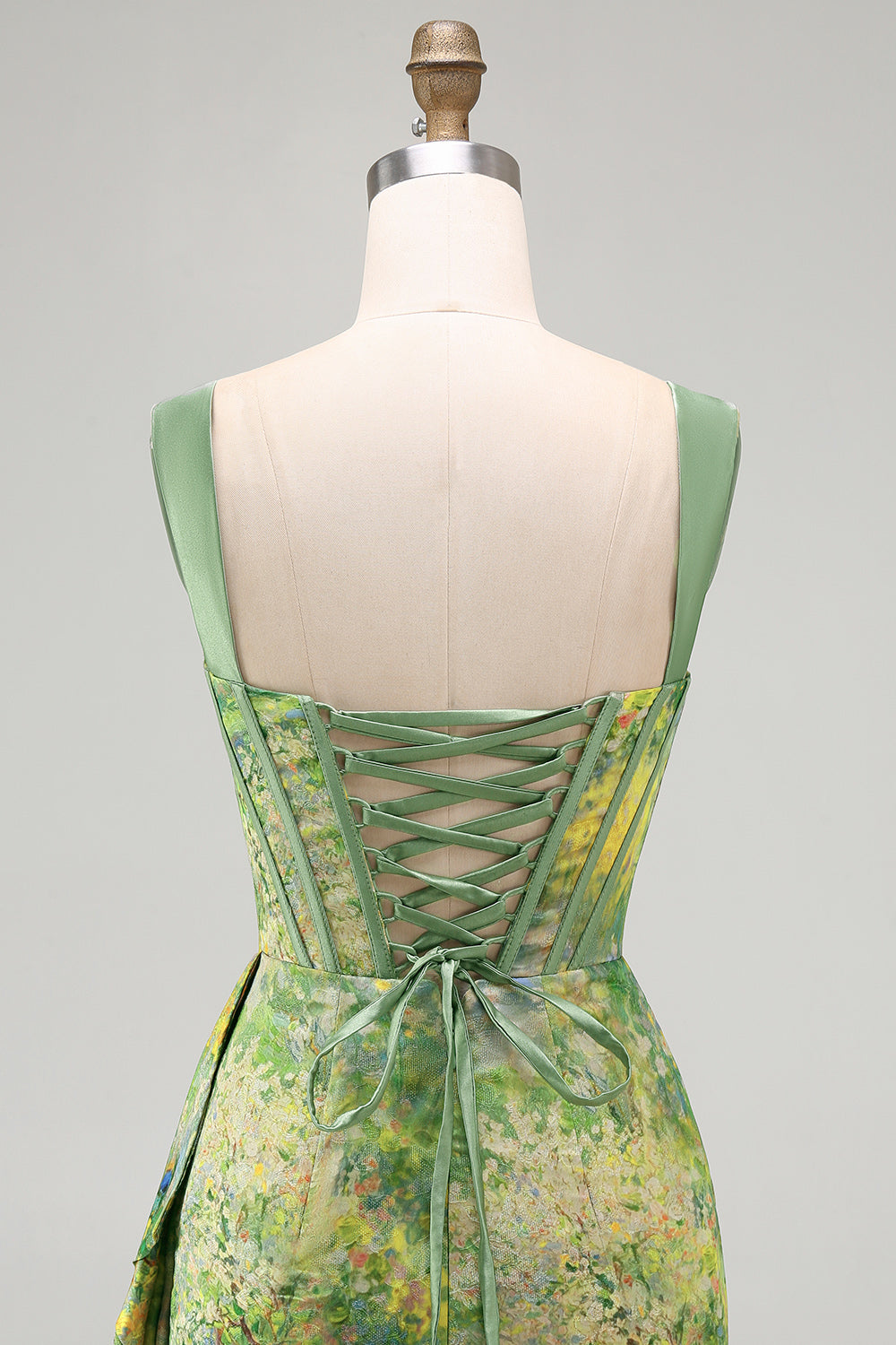 Robe de soirée moulante blush avec corset dos lacé, fronces et ceinture