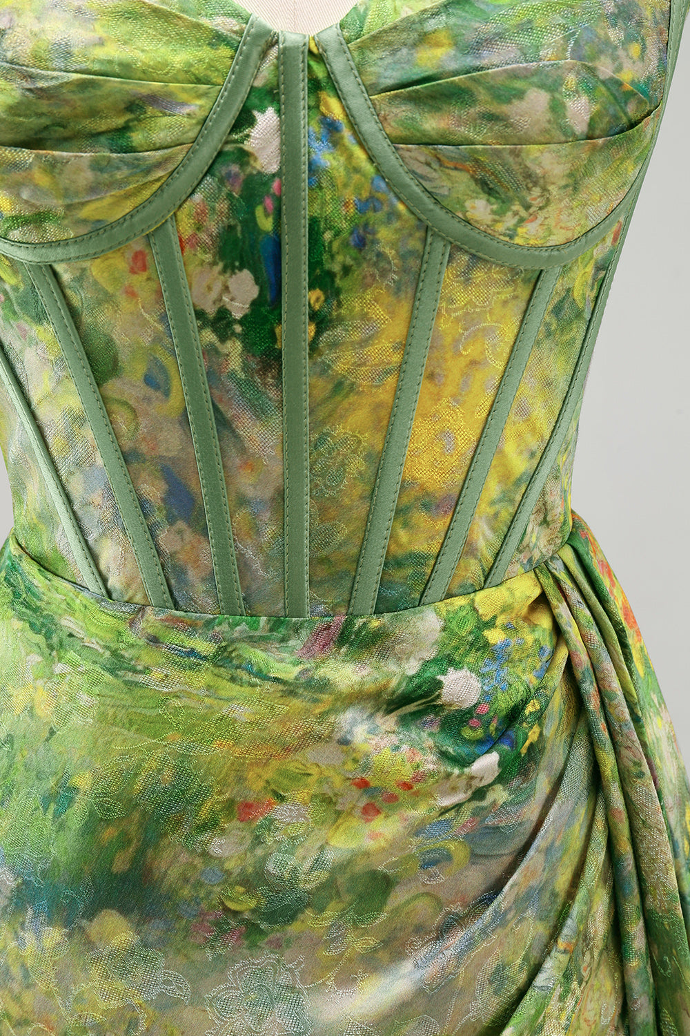 Robe de soirée moulante blush avec corset dos lacé, fronces et ceinture
