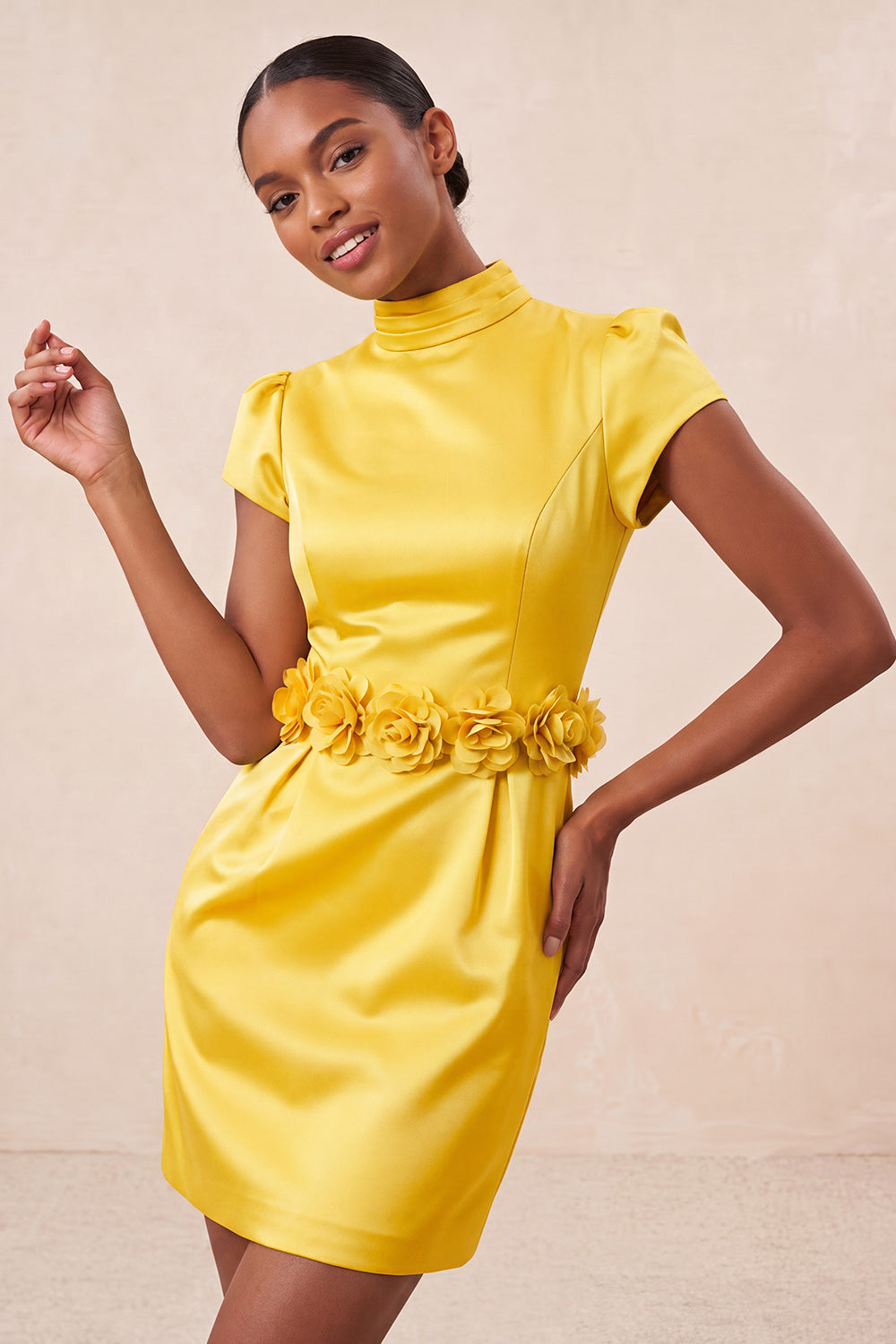 Robe de soirée moulante verte à col montant, en satin, avec manches courtes et fleurs 3D