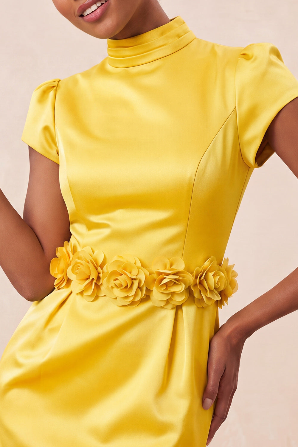 Robe de soirée moulante verte à col montant, en satin, avec manches courtes et fleurs 3D