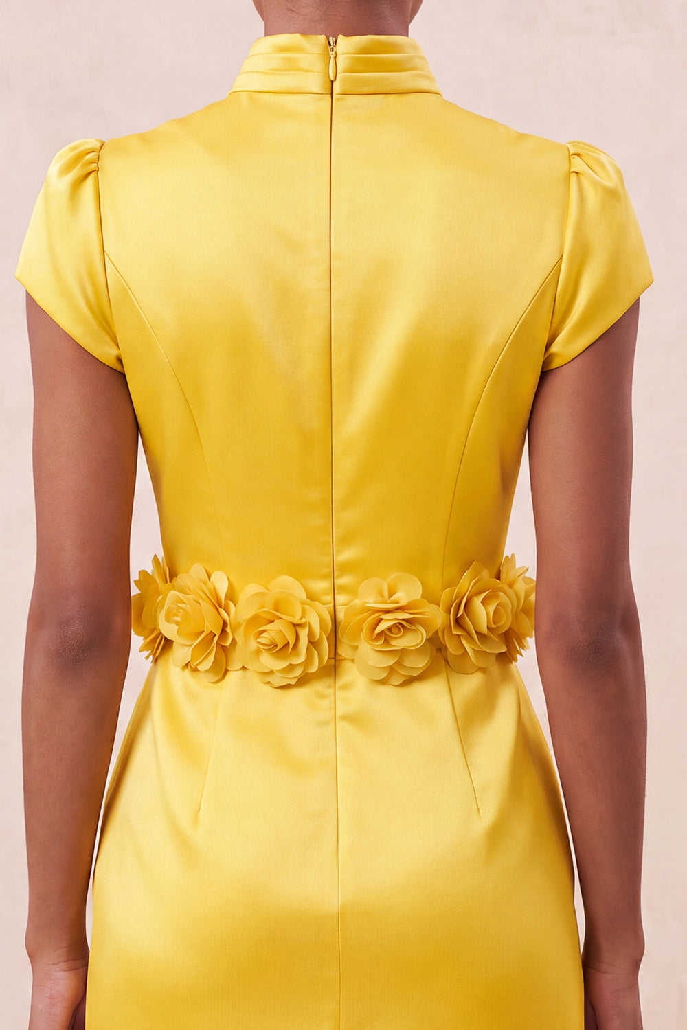 Robe de soirée moulante verte à col montant, en satin, avec manches courtes et fleurs 3D