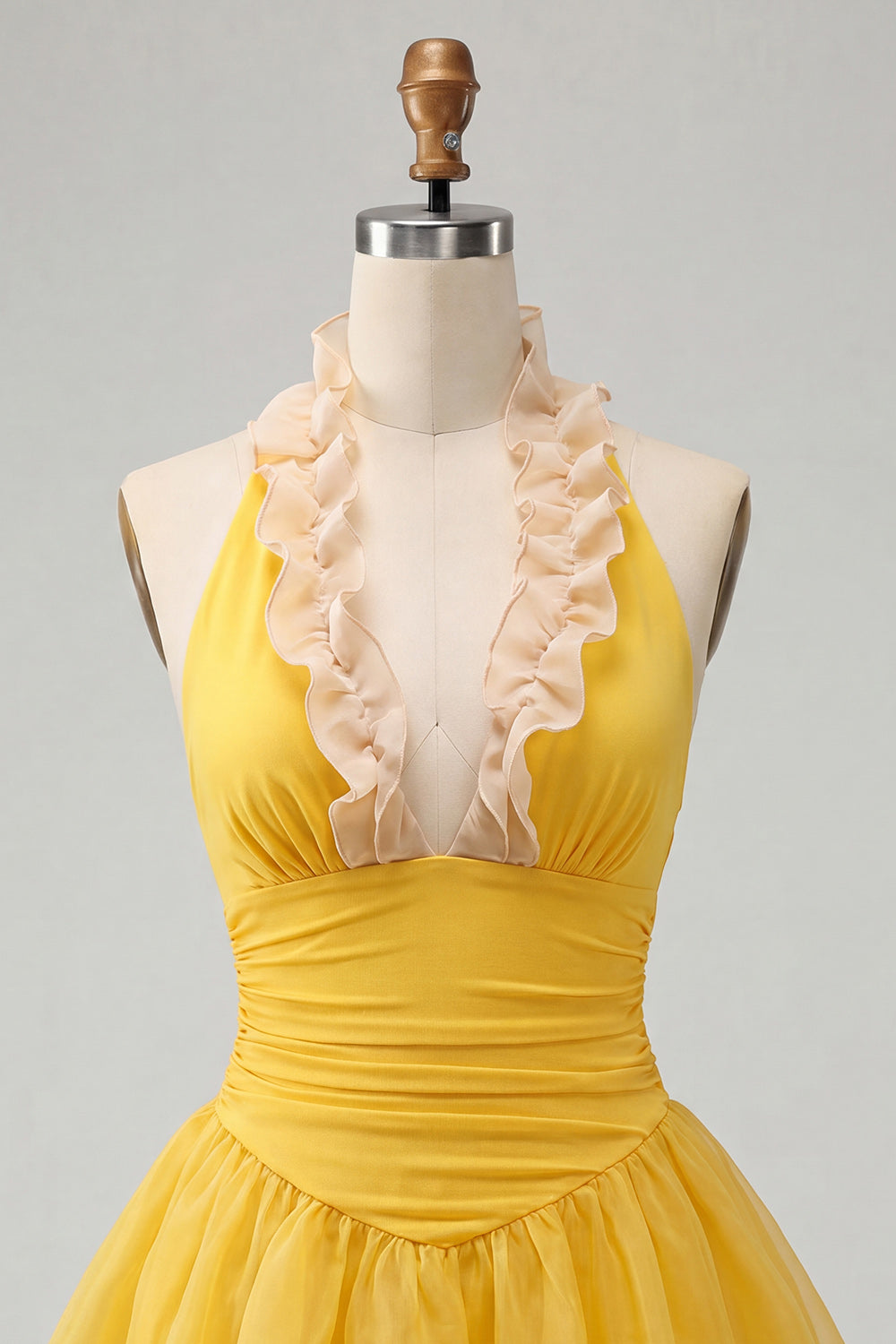 Robe de bal dos nu trapèze jaune froncée à volants avec laçage au dos