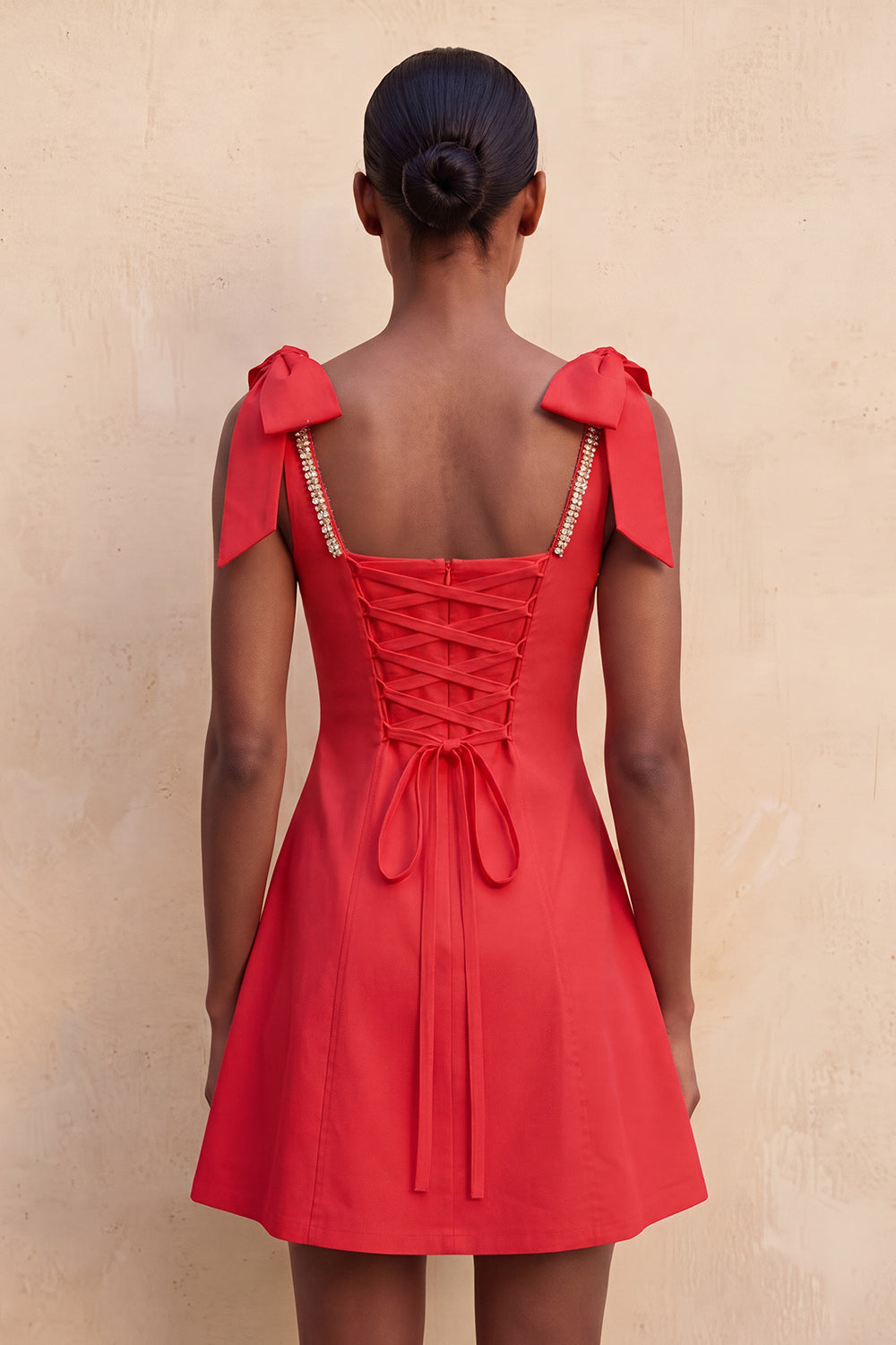 Robe de bal courte évasée jaune clair avec bretelles à nœud et dos lacé