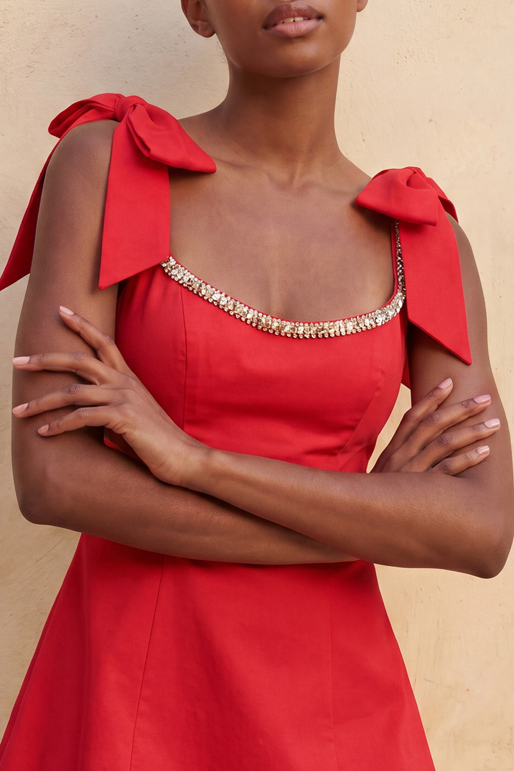 Robe de bal courte évasée jaune clair avec bretelles à nœud et dos lacé