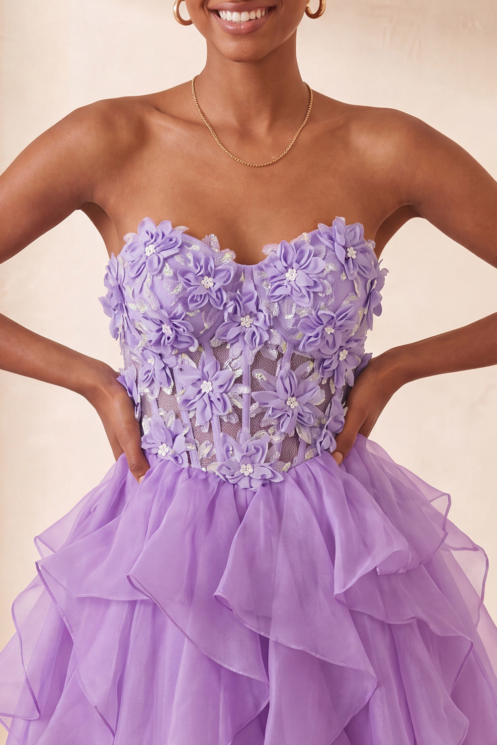 Robe de bal de fin d'année ligne A bleu ciel avec bustier transparent en cœur et dos lacé à volants
