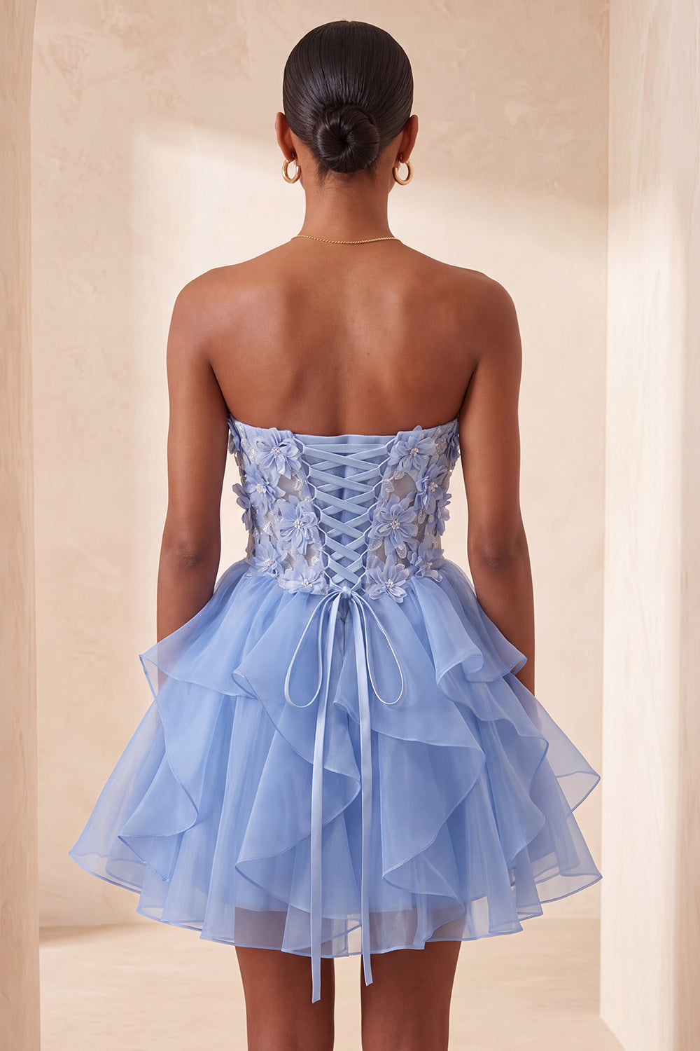 Robe de bal de fin d'année ligne A bleu ciel avec bustier transparent en cœur et dos lacé à volants