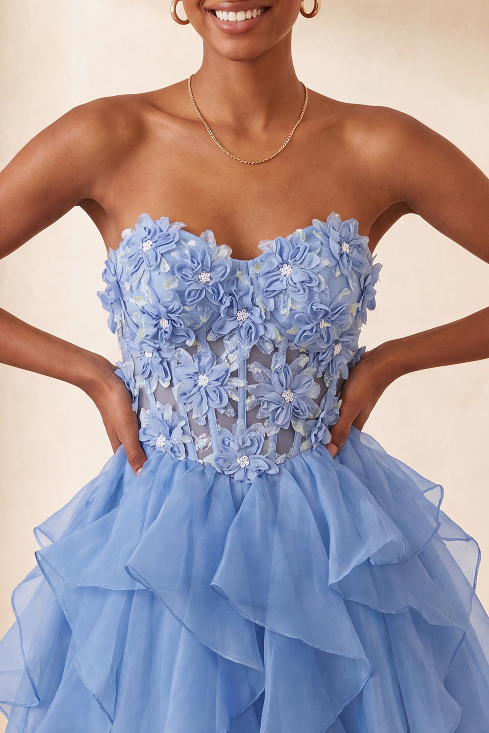 Robe de bal de fin d'année ligne A bleu ciel avec bustier transparent en cœur et dos lacé à volants