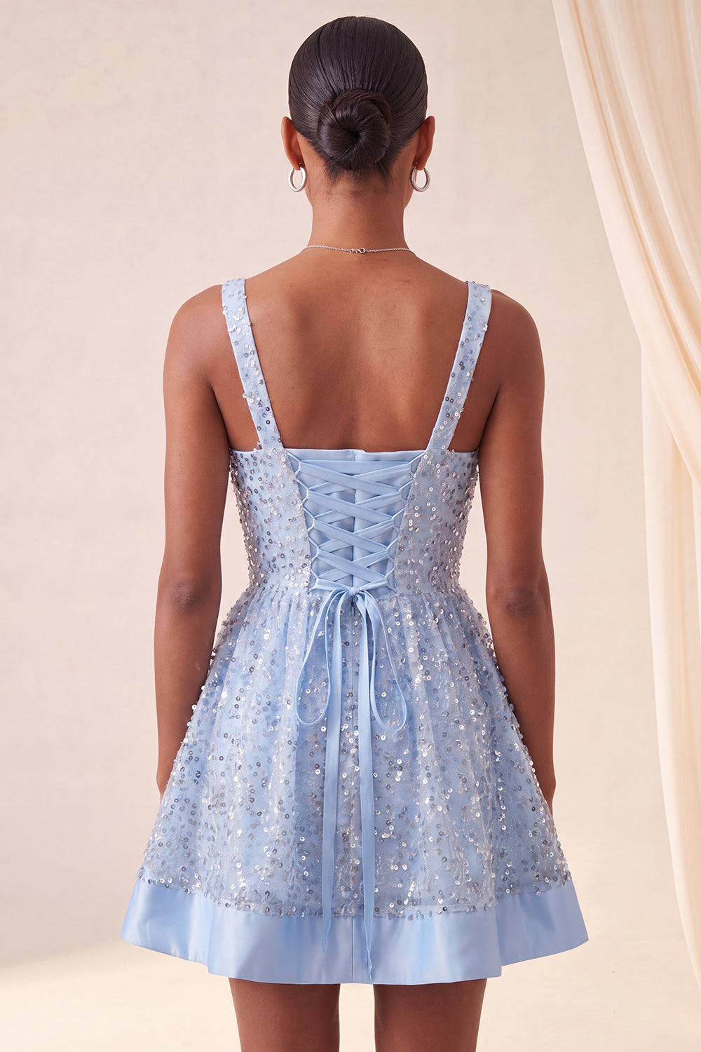 Robe de bal bleu ciel trapèze à encolure carrée avec laçage au dos et sequins avec nœud