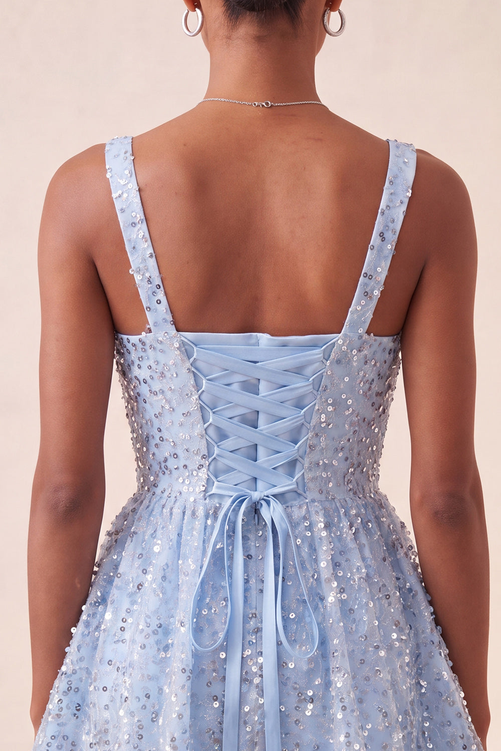 Robe de bal bleu ciel trapèze à encolure carrée avec laçage au dos et sequins avec nœud