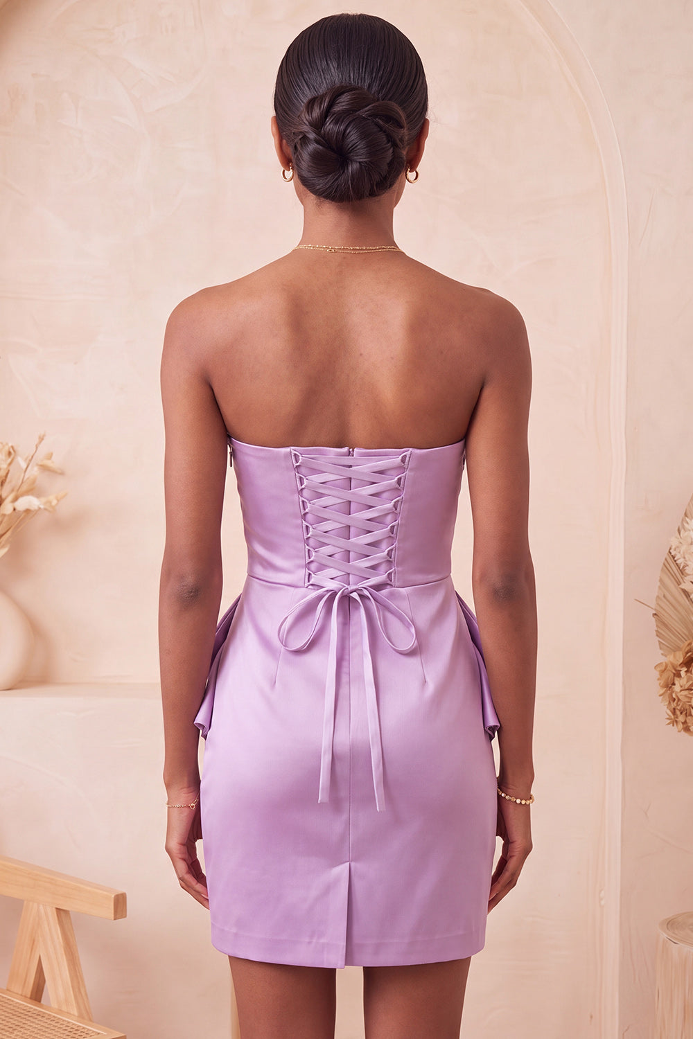 Robe de bal de fin d'année moulante bustier violet clair avec perles et dos lacé