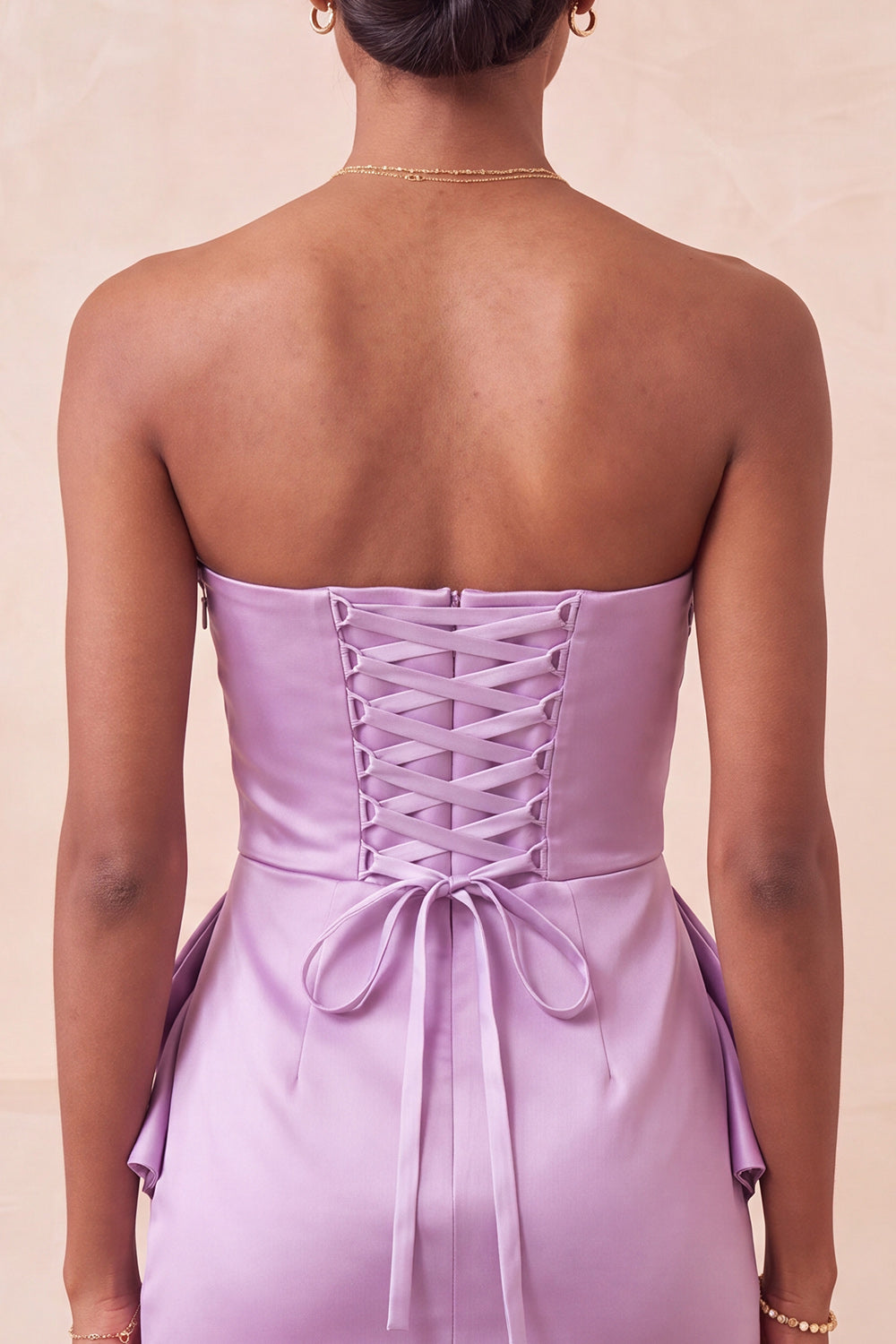 Robe de bal de fin d'année moulante bustier violet clair avec perles et dos lacé