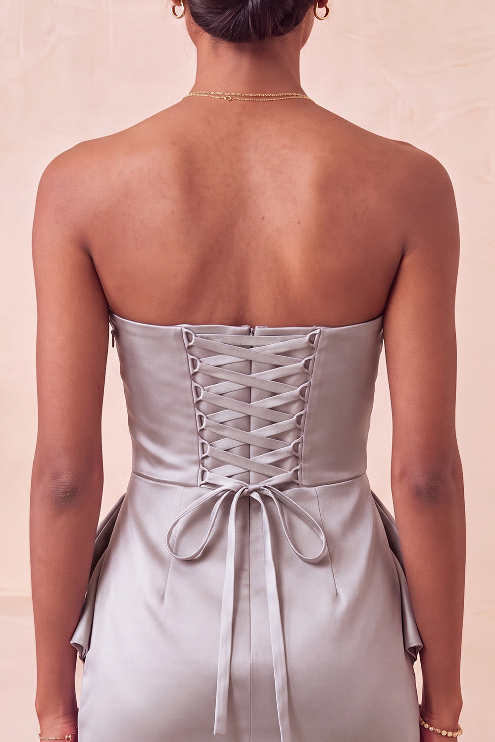 Robe de bal de fin d'année moulante bustier violet clair avec perles et dos lacé