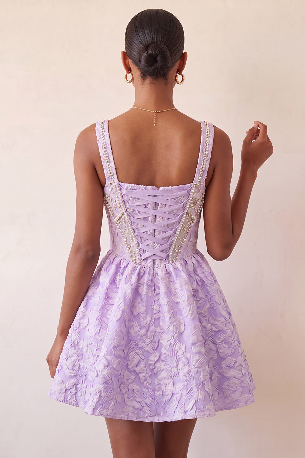 Robe de bal bustier jacquard coupe A à col carré violet clair, ornée de perles, avec laçage au dos