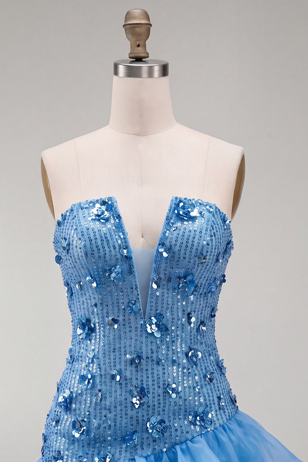 Robe de soirée courte moulante bleue sans bretelles à sequins avec volants