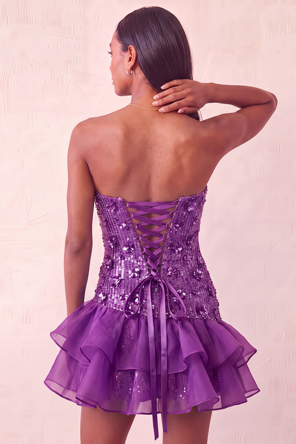 Robe de soirée courte moulante bleue sans bretelles à sequins avec volants