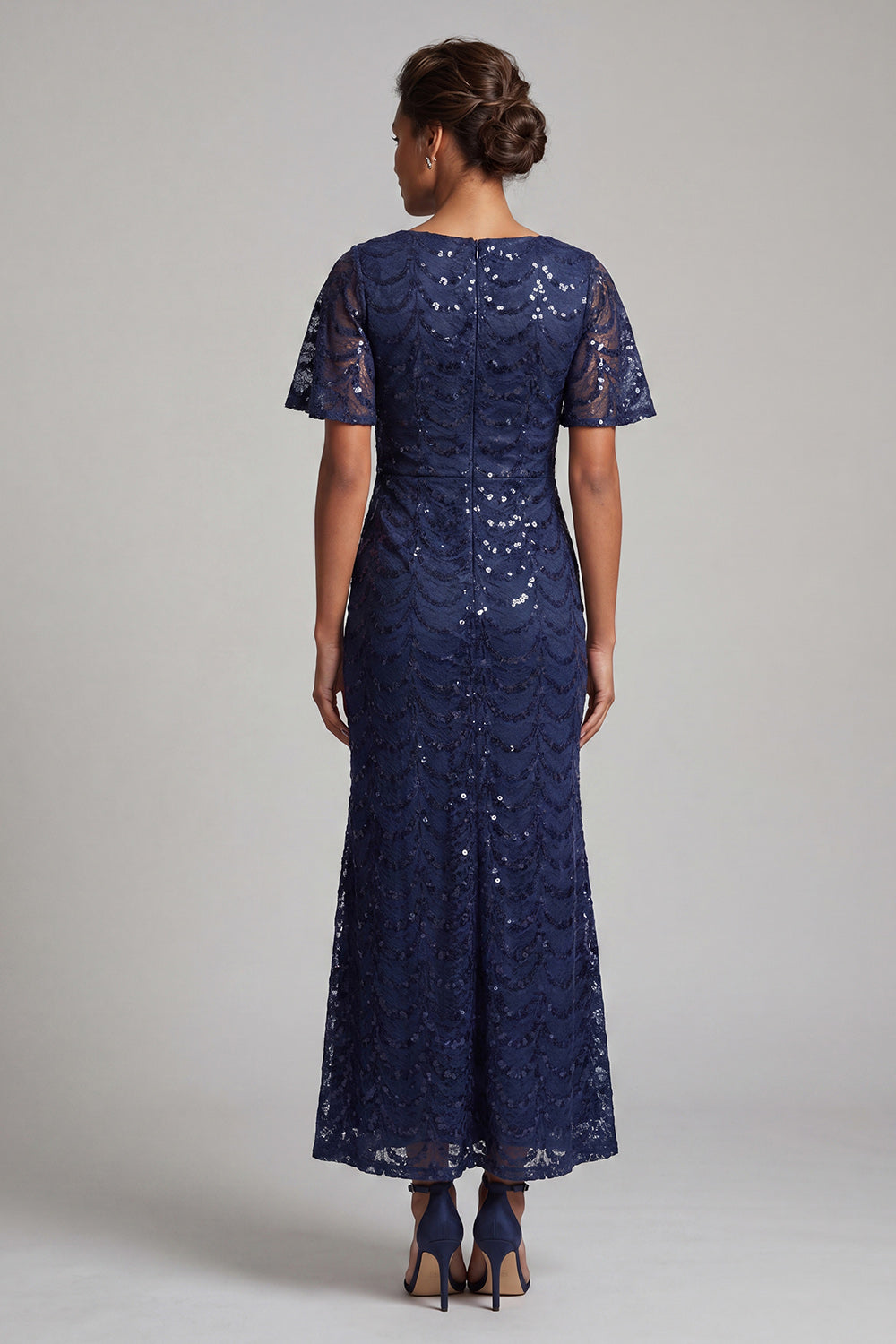 Robe mi-longue sirène bleu marine scintillante à volants et paillettes avec fente pour mère de la mariée