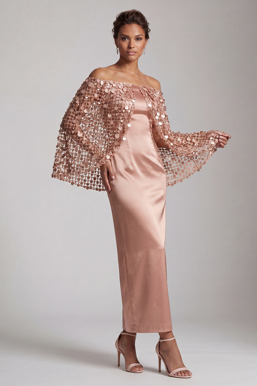 Robe de mariée mi-longue sirène bordeaux avec cape et épaules dénudées pour la mère de la mariée