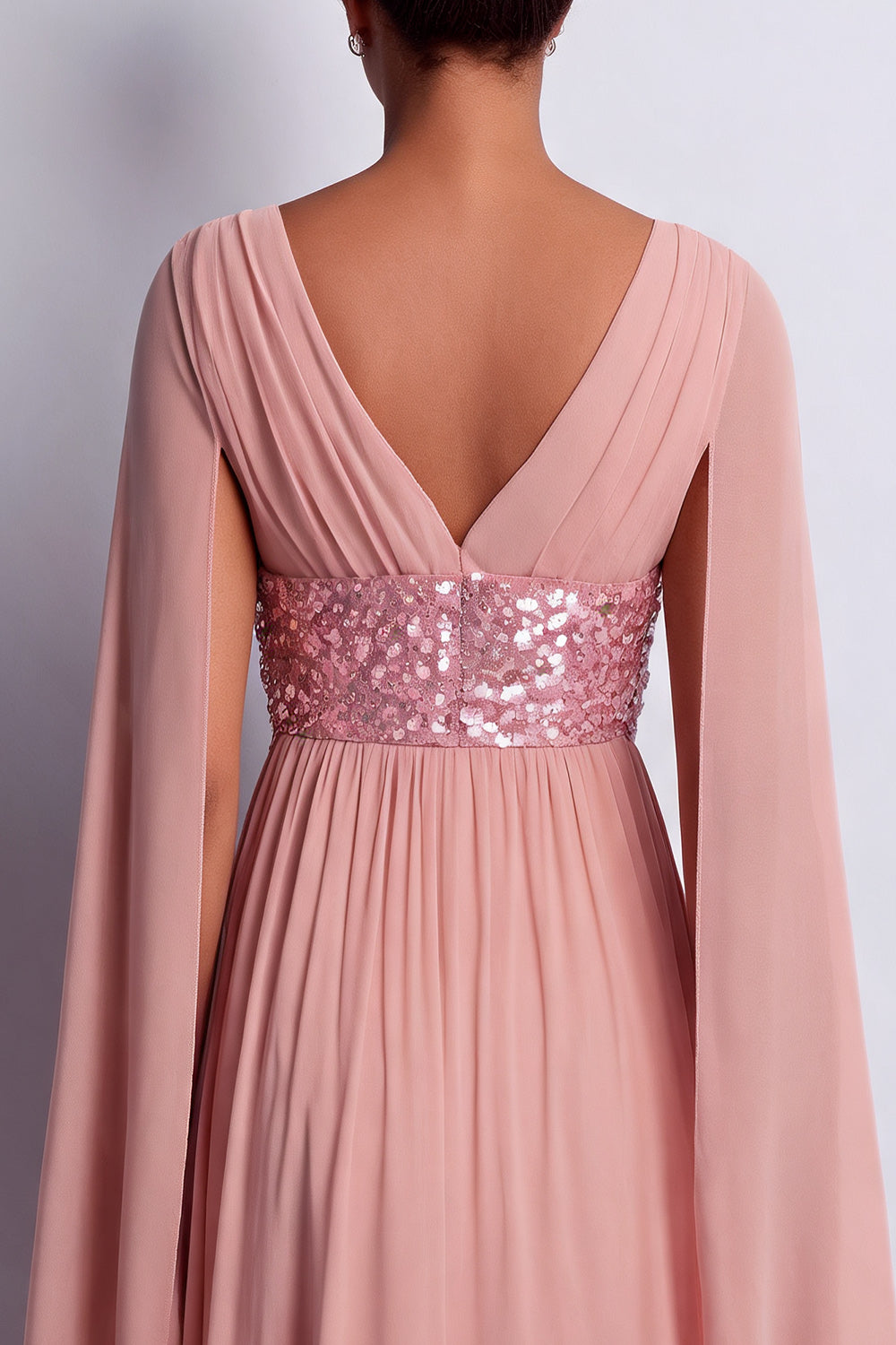 Robe de mariée mi-longue en mousseline de soie évasée bleu ciel avec col en V et manches cape