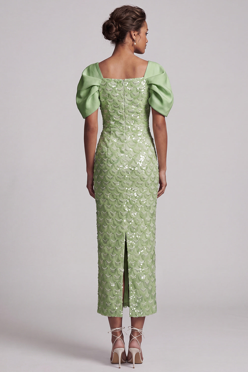 Robe midi de mère de la mariée vert clair sirène à sequins avec manches bouffantes