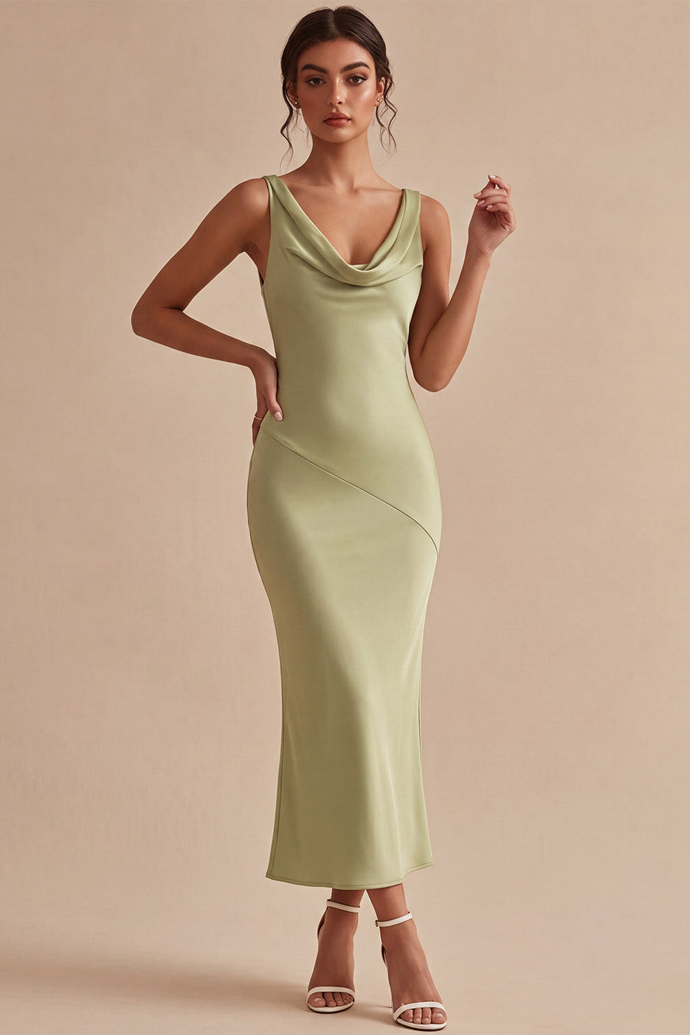 Vestido midi de raso de sirena con cuello desbocado verde claro
