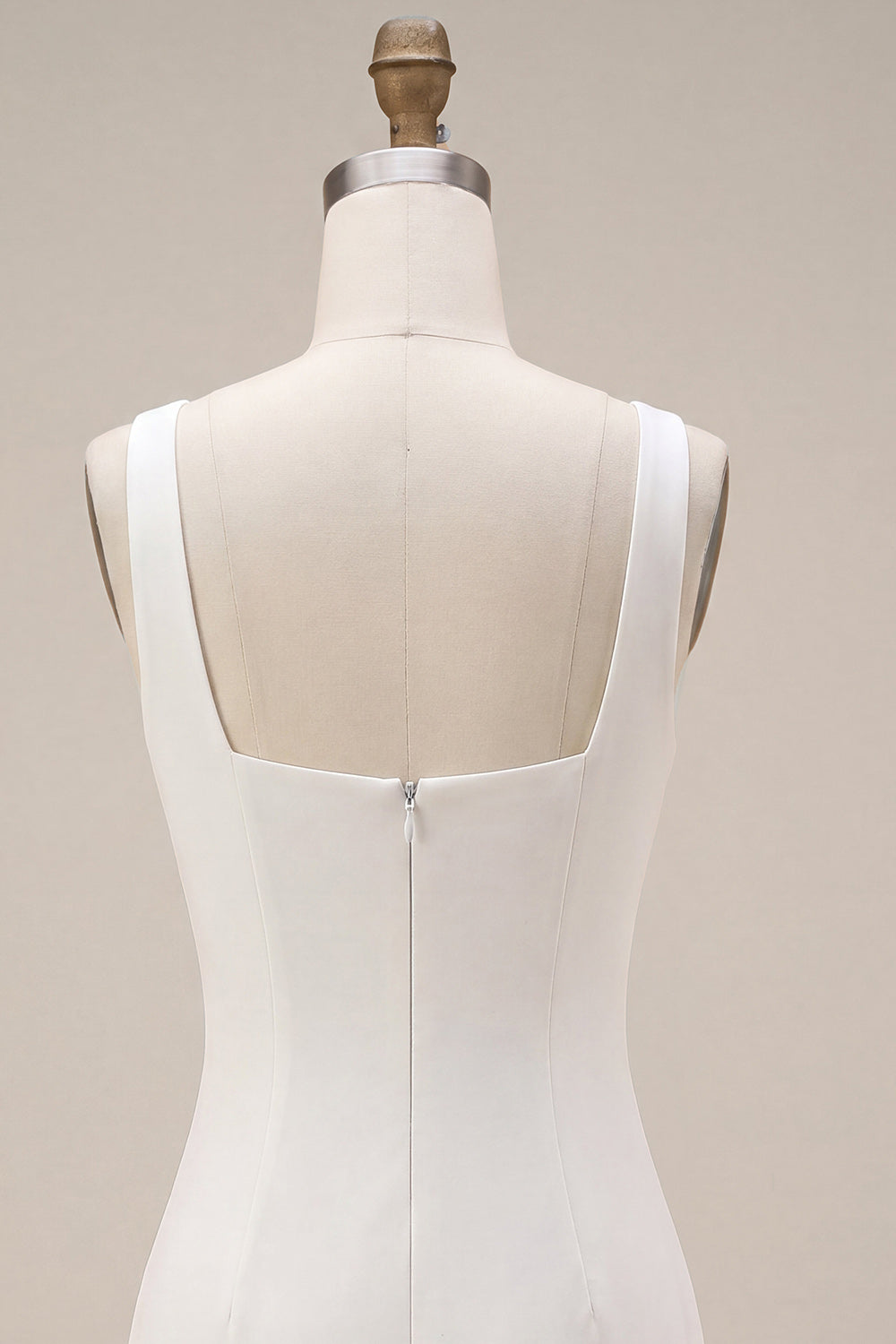 Petite robe blanche moulante à col carré avec fleurs 3D