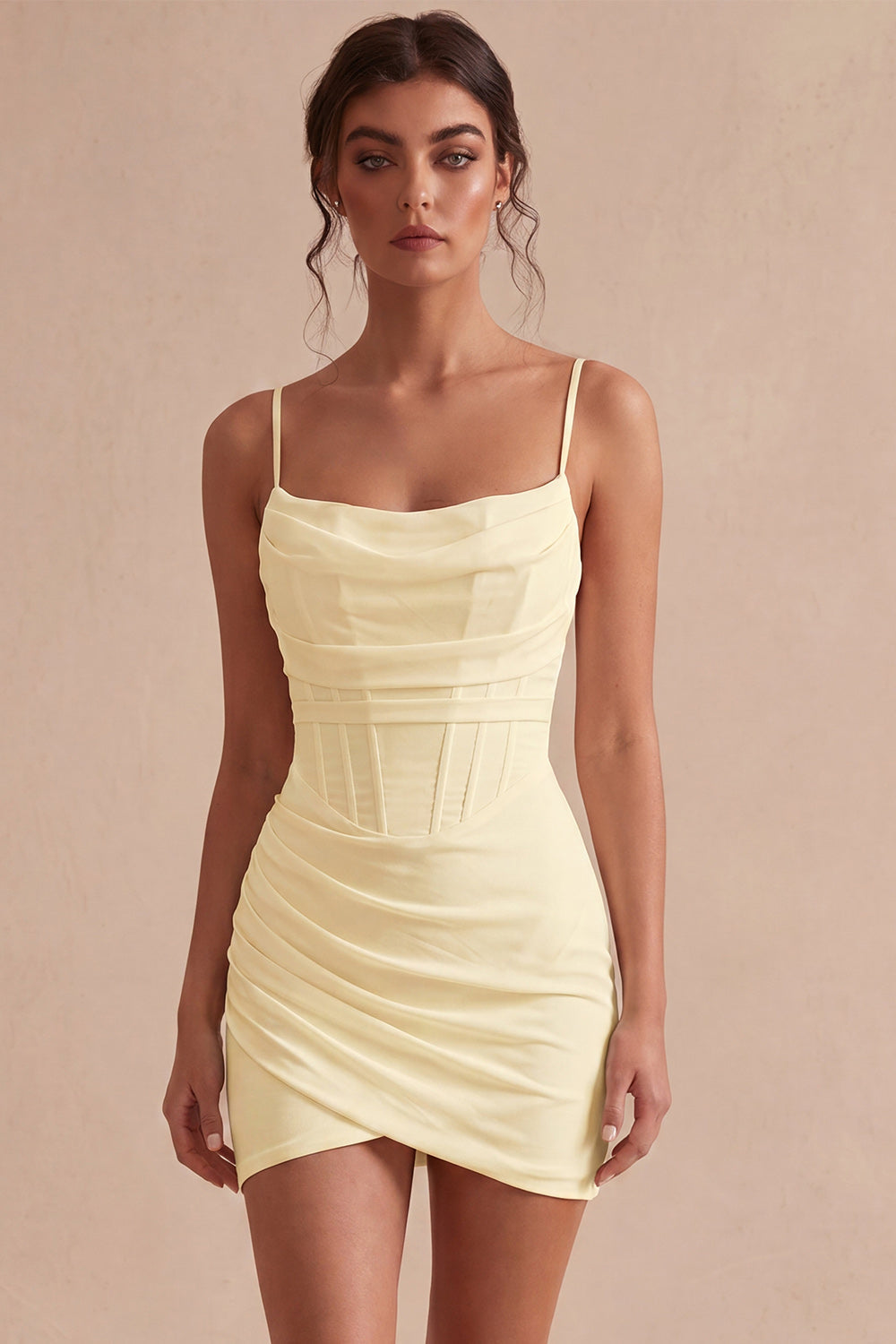 Robe Courte Blanche Moulante Froncée à Bretelles Fines avec Corset
