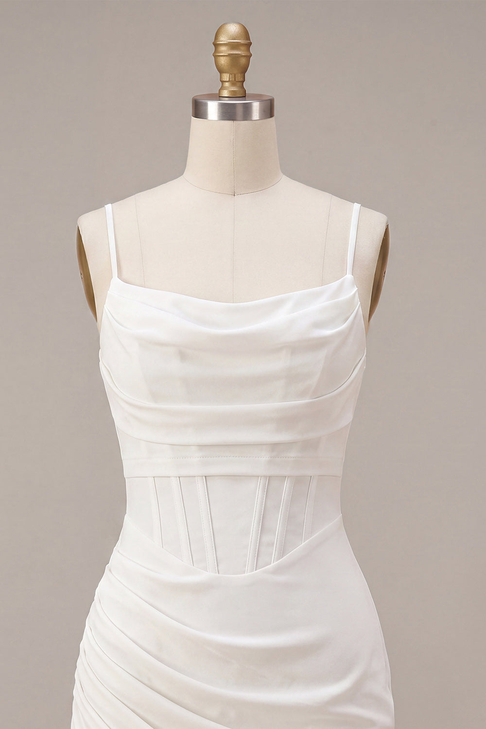 Robe Courte Blanche Moulante Froncée à Bretelles Fines avec Corset