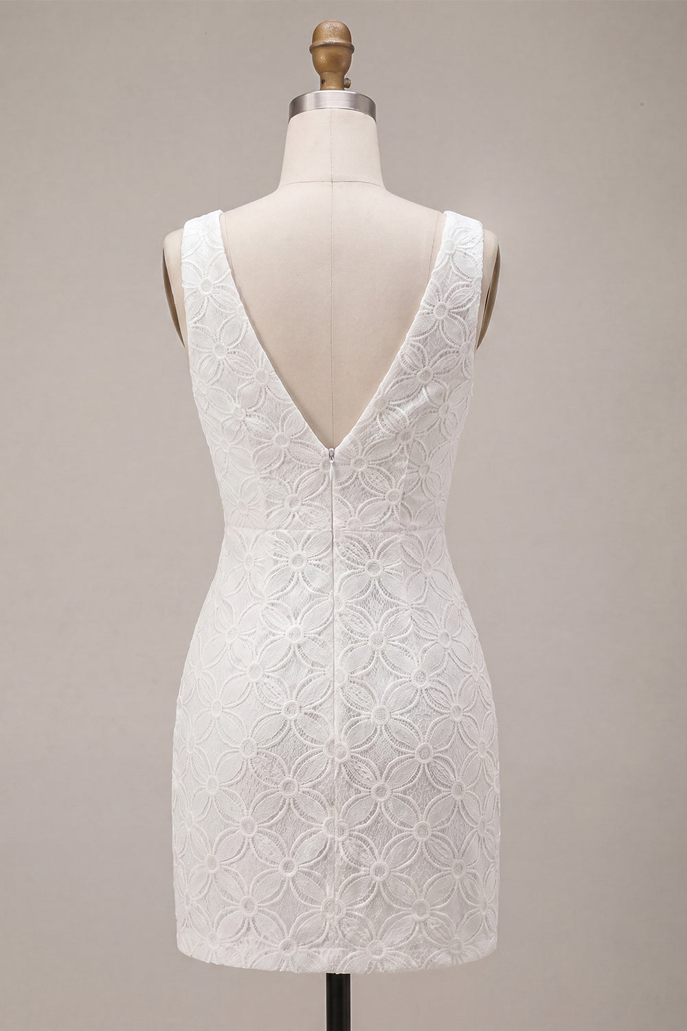 Vestido blanco corto de corte A con cuello de pico y flores en 3D