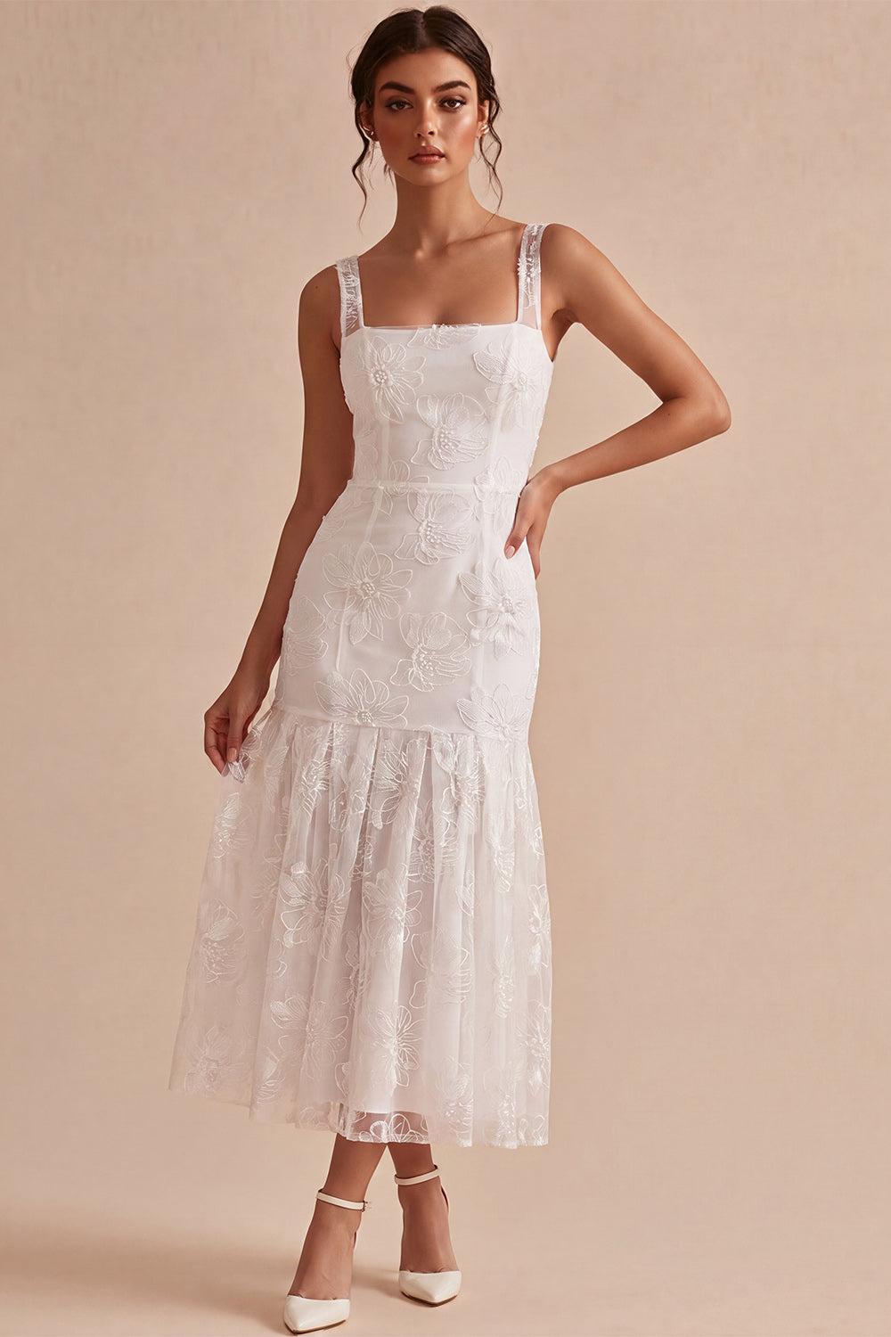 Robe courte blanche florale évasée à bretelles épaisses