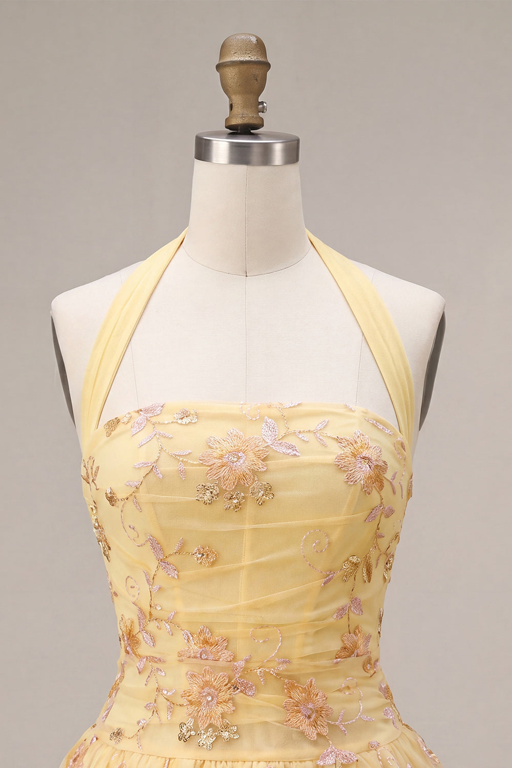 Vestido de Cumpleaños Amarillo con Cuello Halter en Línea A y Bordado Floral