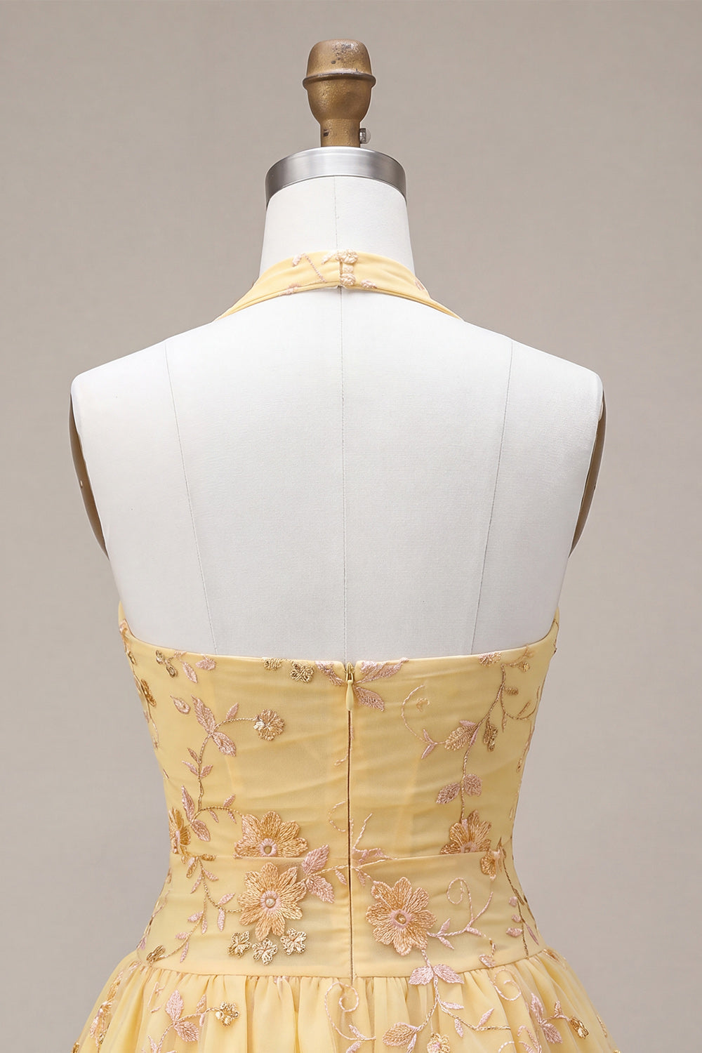 Vestido de Cumpleaños Amarillo con Cuello Halter en Línea A y Bordado Floral
