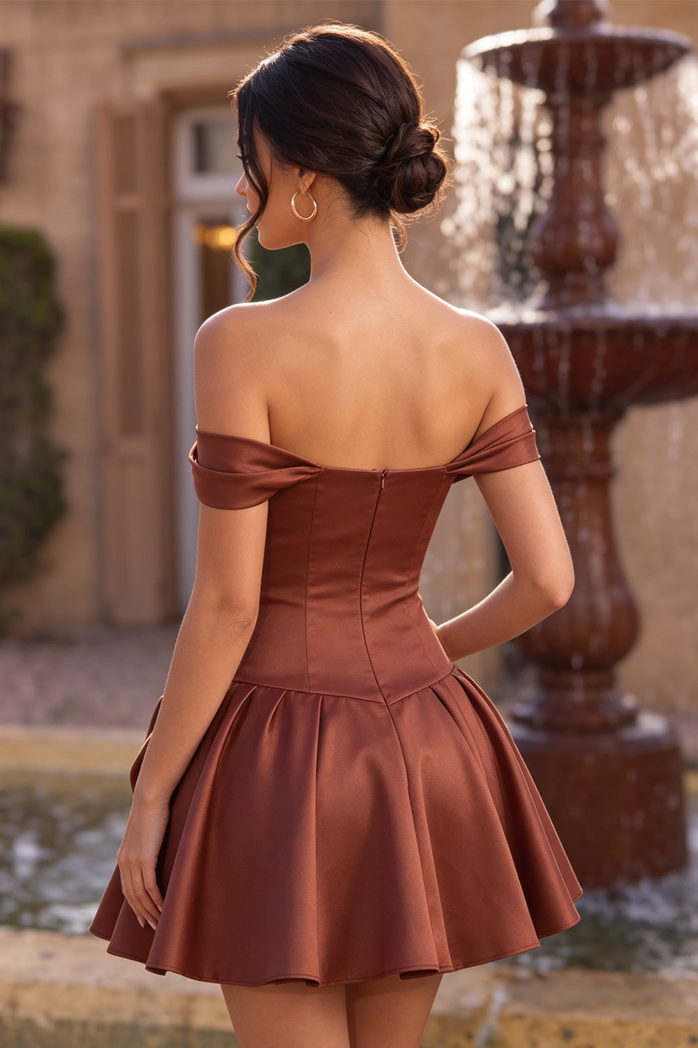 Vestido de bienvenida de satén escote Bardot en línea A color rosa desierto con lazo