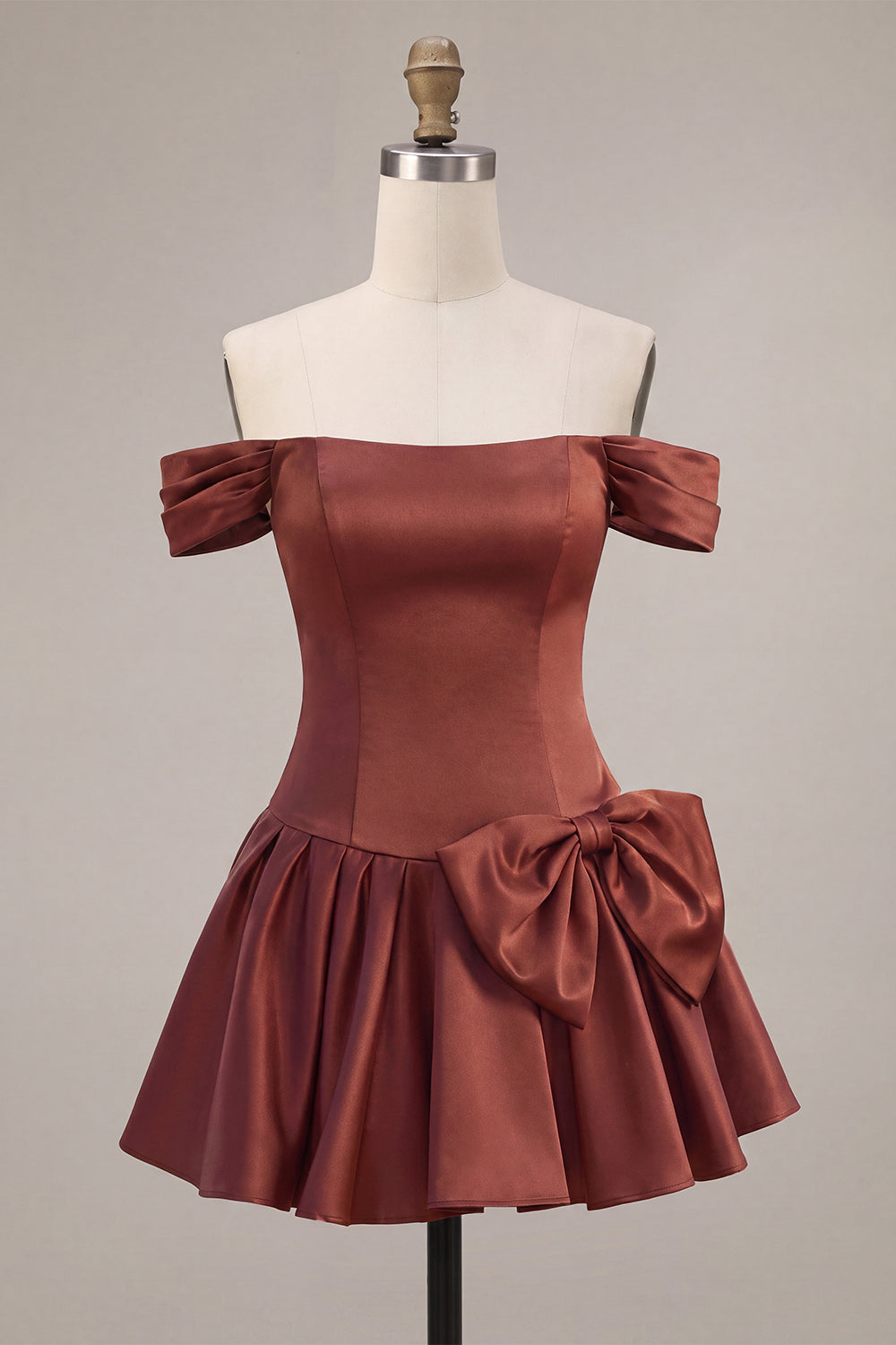 Vestido de bienvenida de satén escote Bardot en línea A color rosa desierto con lazo