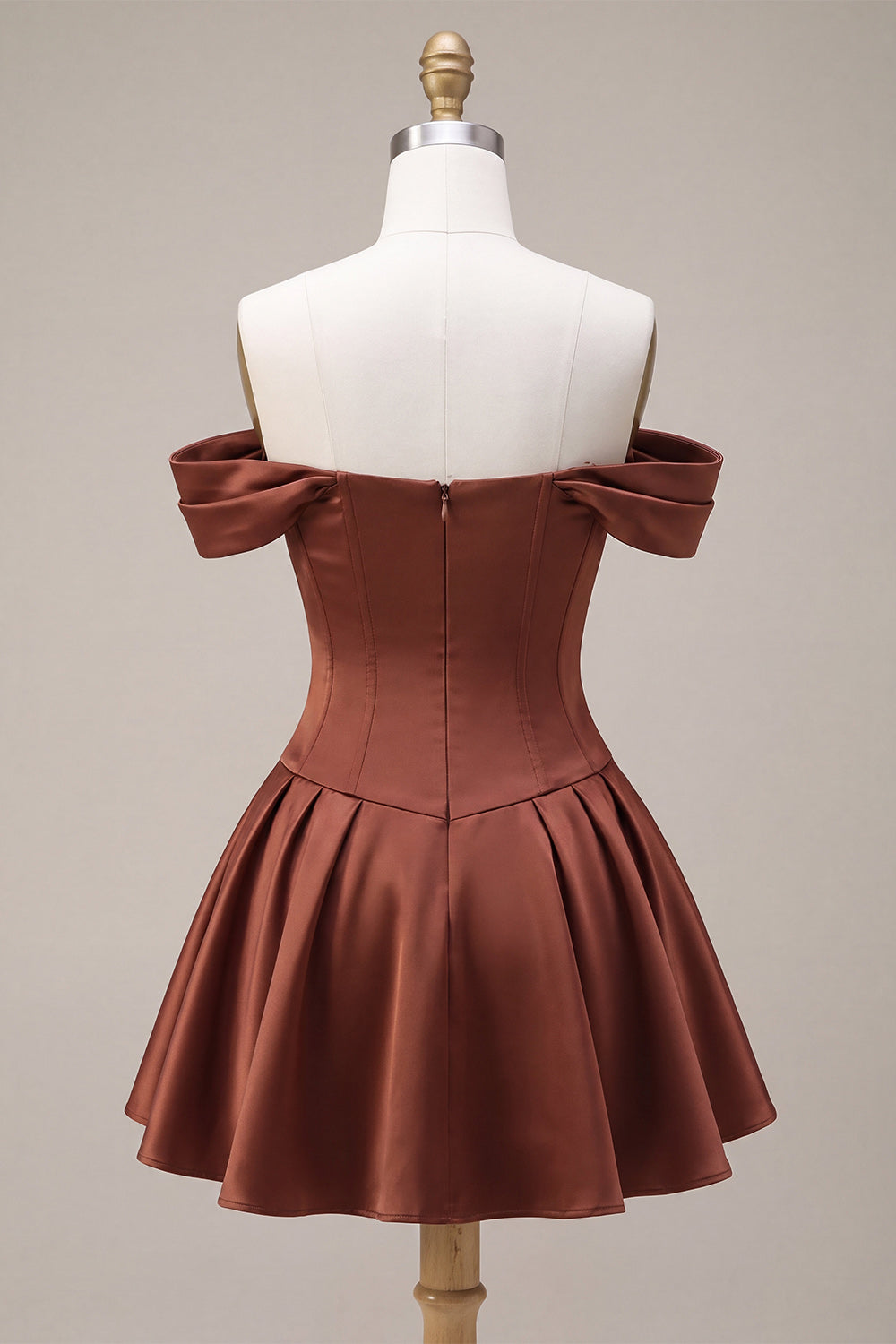 Vestido de bienvenida de satén escote Bardot en línea A color rosa desierto con lazo