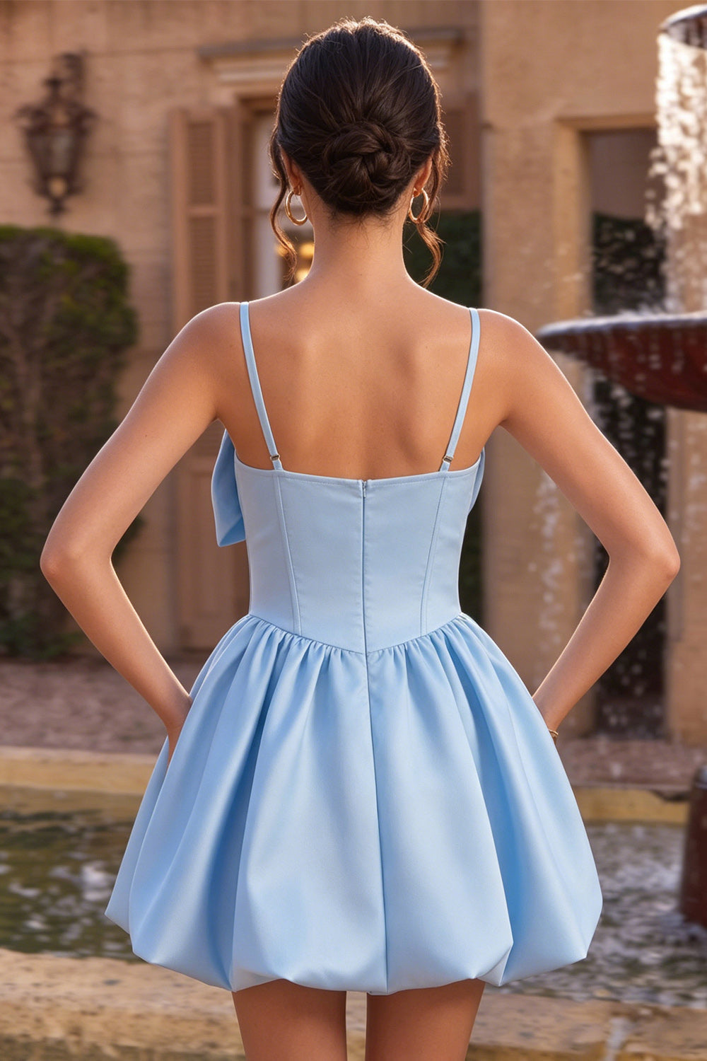 Robe de bal de fin d'année corset en satin bleu ciel trapèze avec fines bretelles et nœud