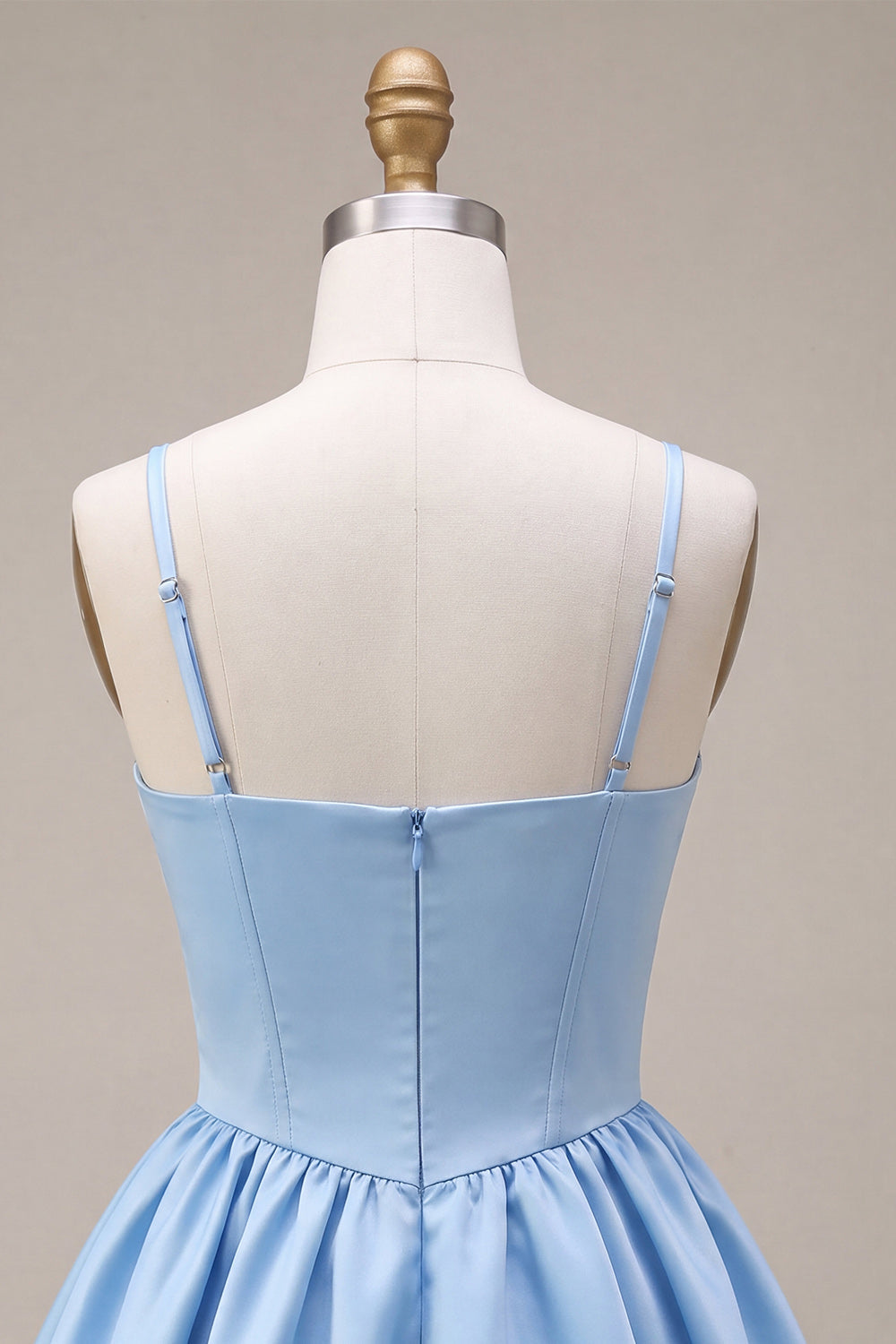 Robe de bal de fin d'année corset en satin bleu ciel trapèze avec fines bretelles et nœud