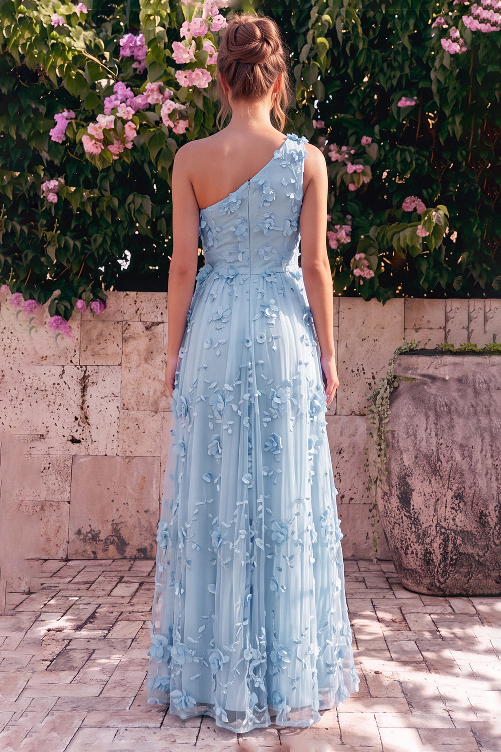 Robe longue asymétrique bleu clair avec fleurs en 3D