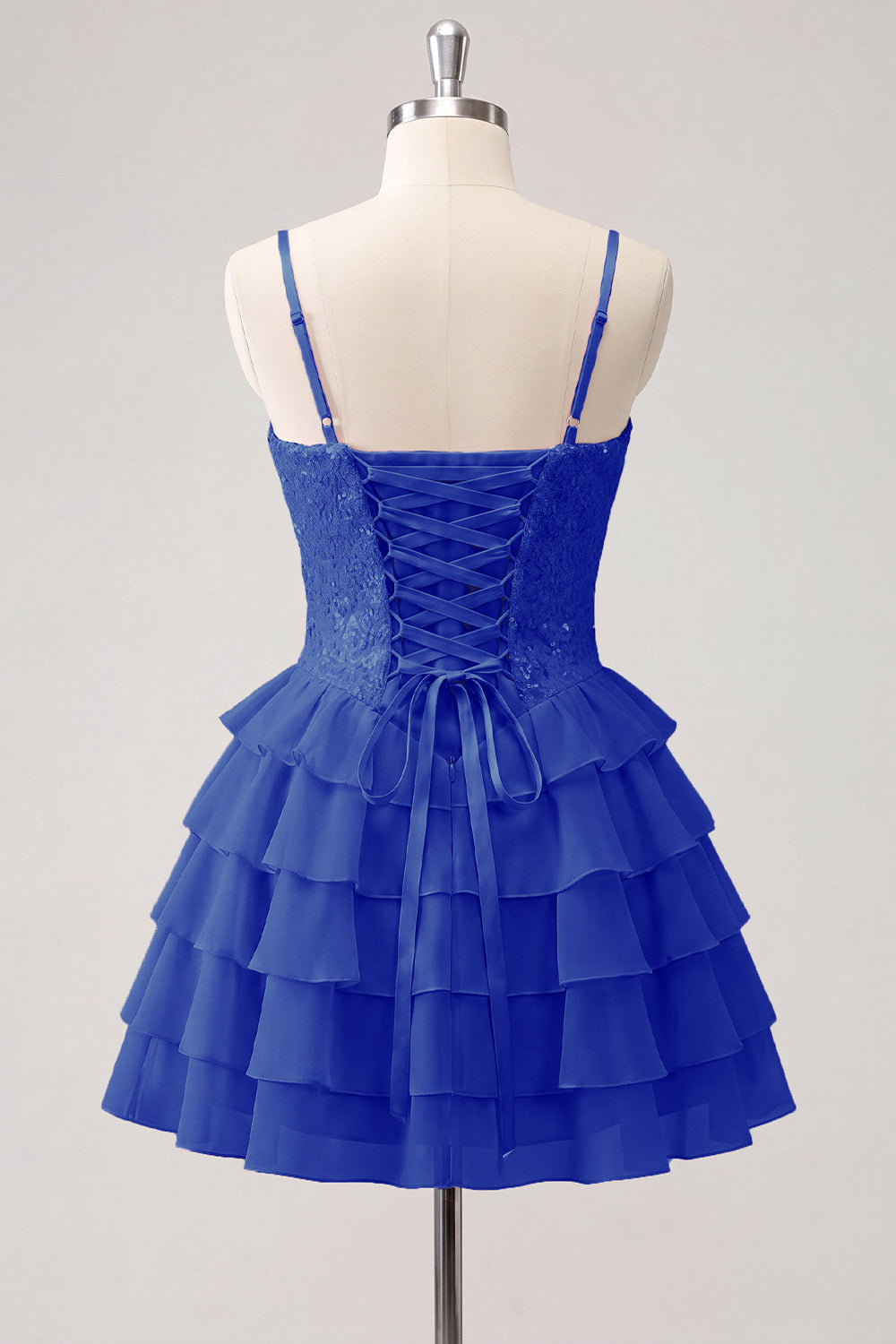 Robe de bal bustier rose trapèze à volants, sequins et dos lacé