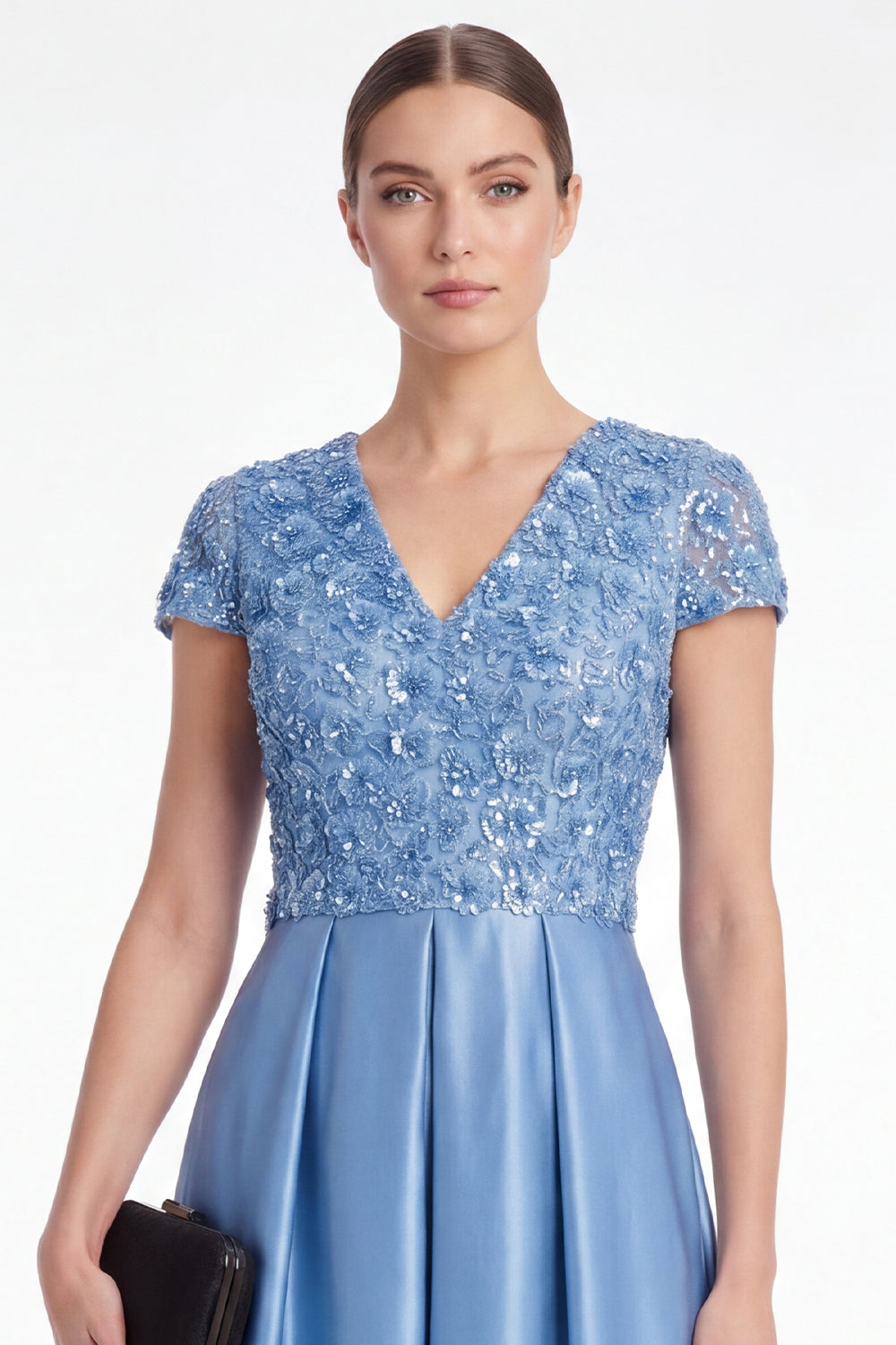 Robe longue de mère de la mariée trapèze bleue en satin à sequins avec col en V et manches courtes