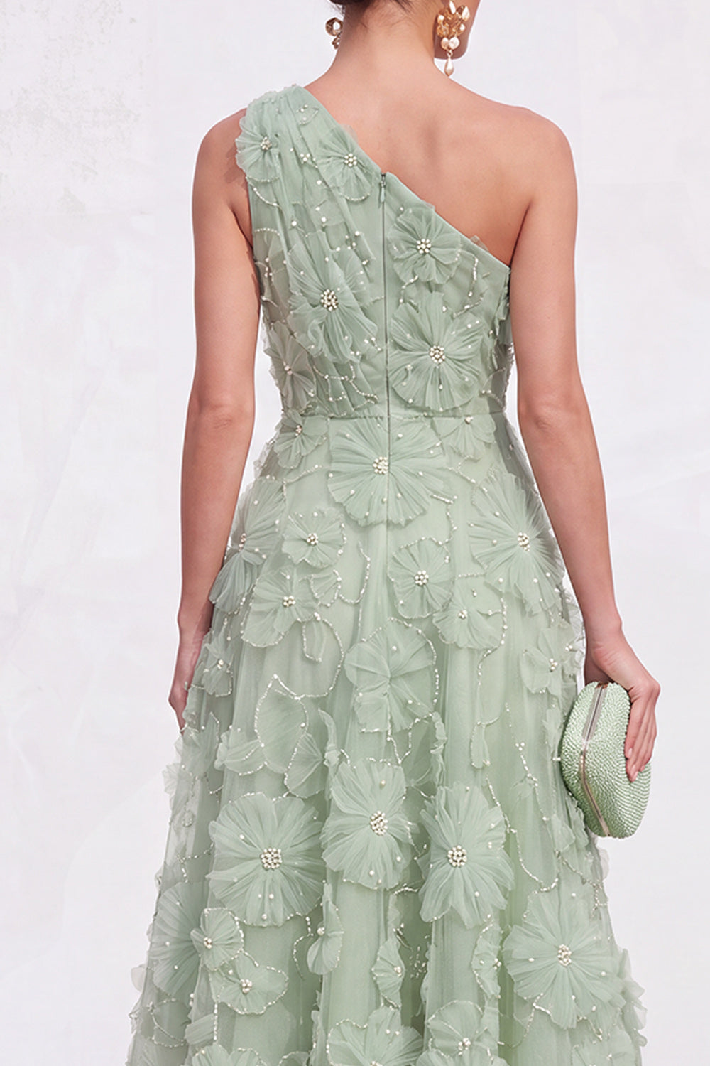 Vestido midi floral azul de línea A con un hombro y pedrería