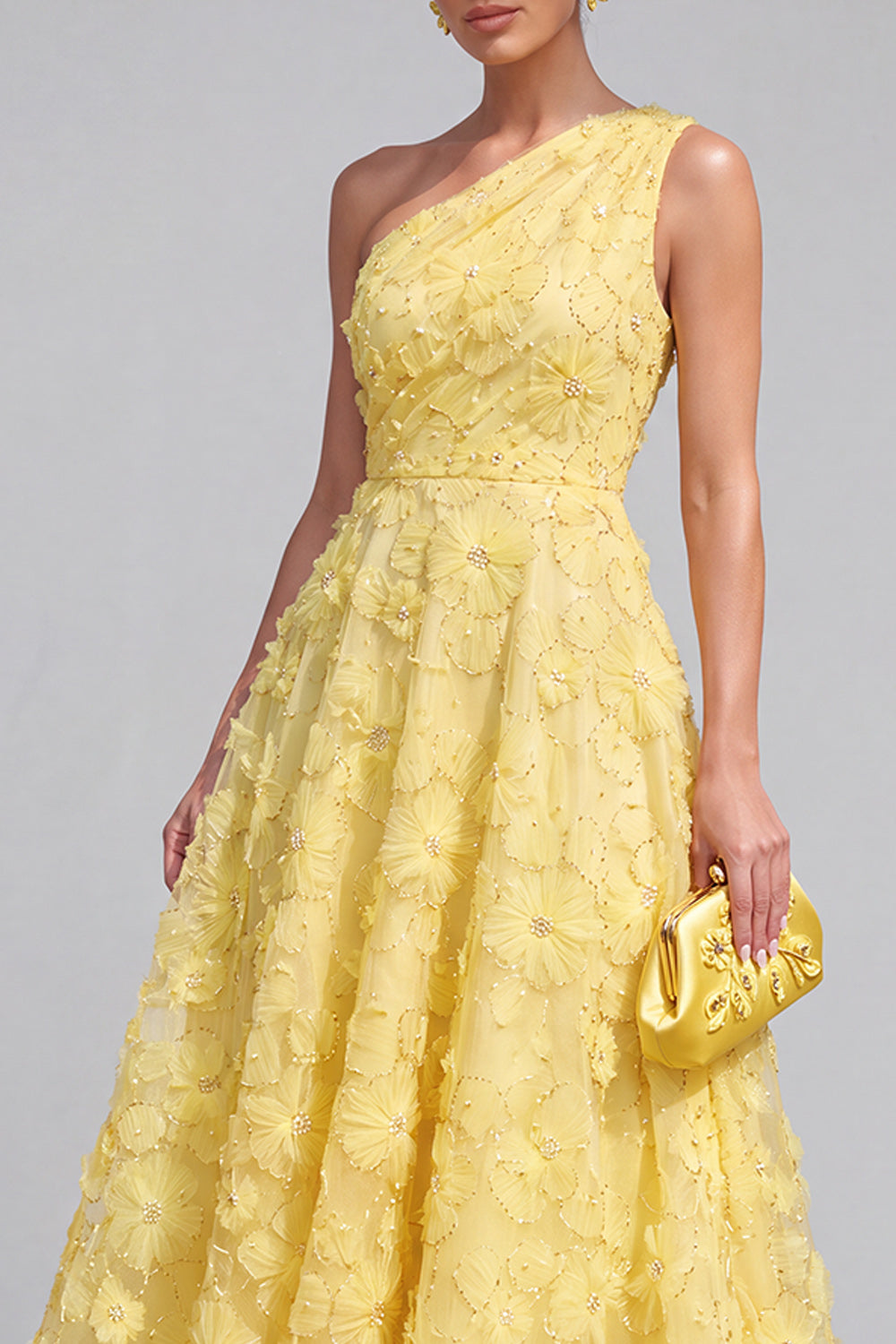 Vestido midi floral azul de línea A con un hombro y pedrería