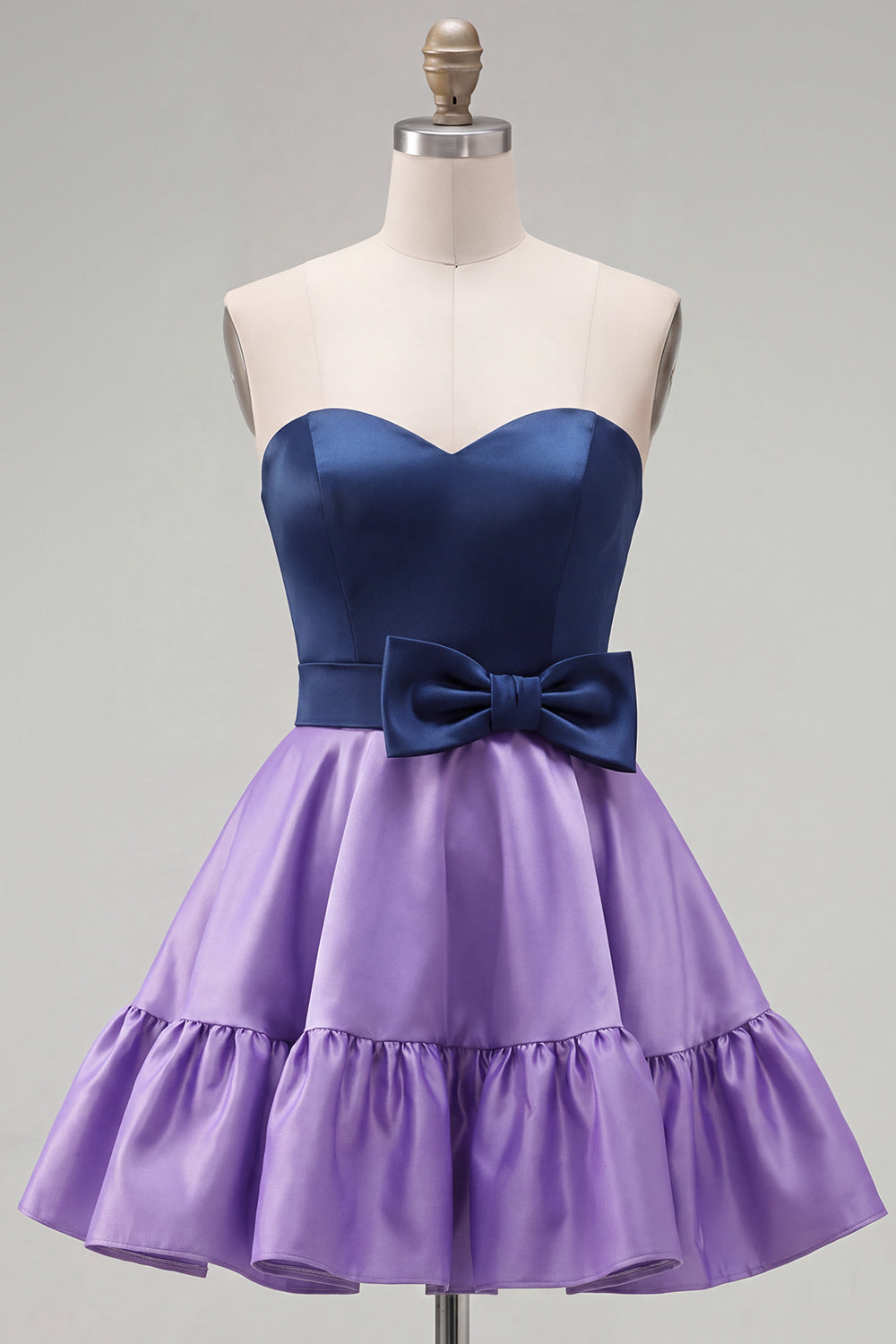 Robe de bal plissée en satin bleu marine et violet, coupe évasée, encolure cœur, avec nœud